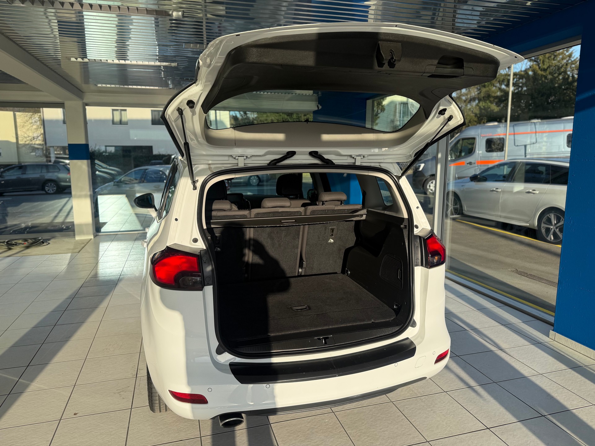 OPEL Zafira Tourer 2.0 CDTi Enjoy Automatic-image-8