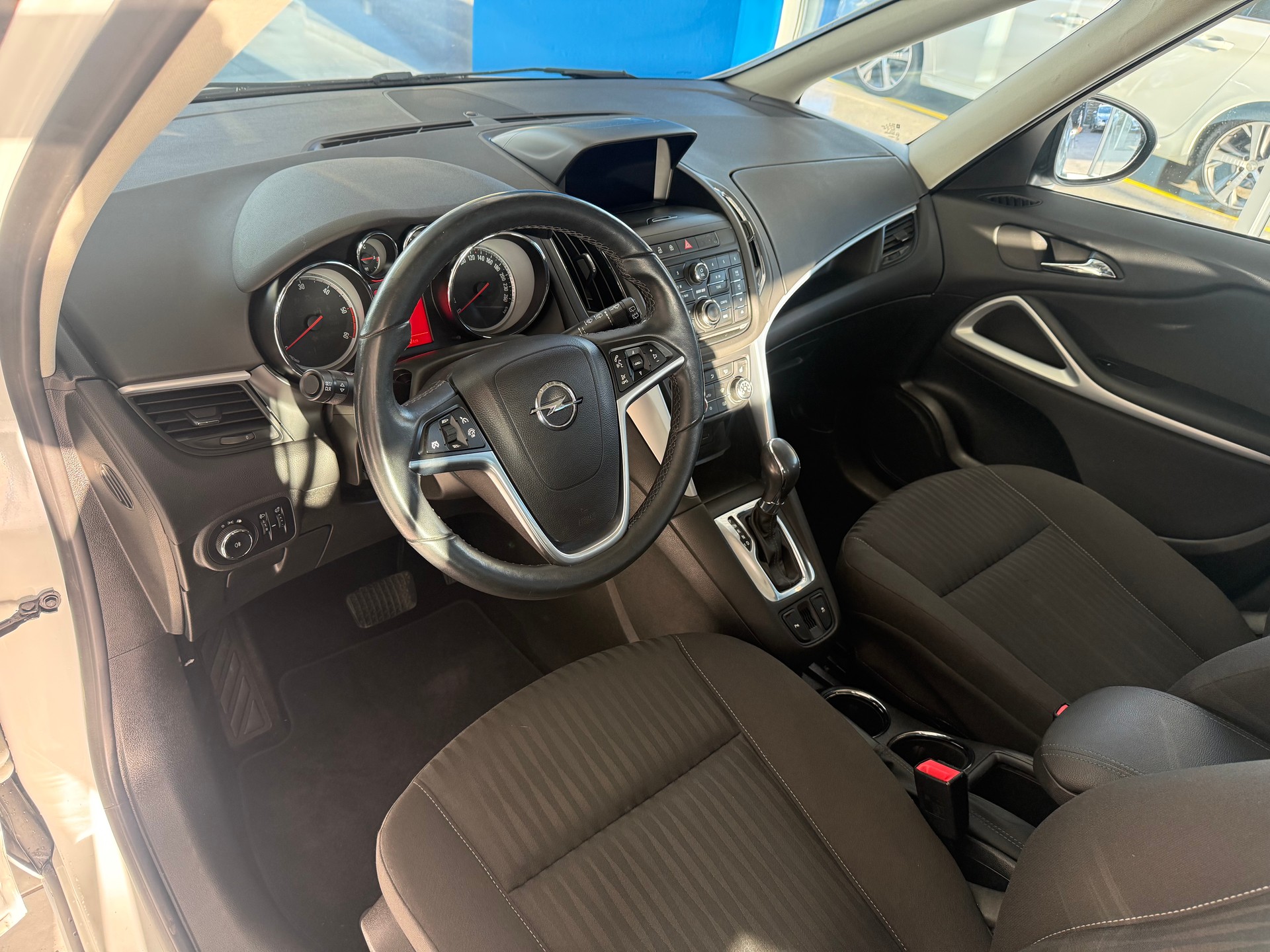 OPEL Zafira Tourer 2.0 CDTi Enjoy Automatic-image-12