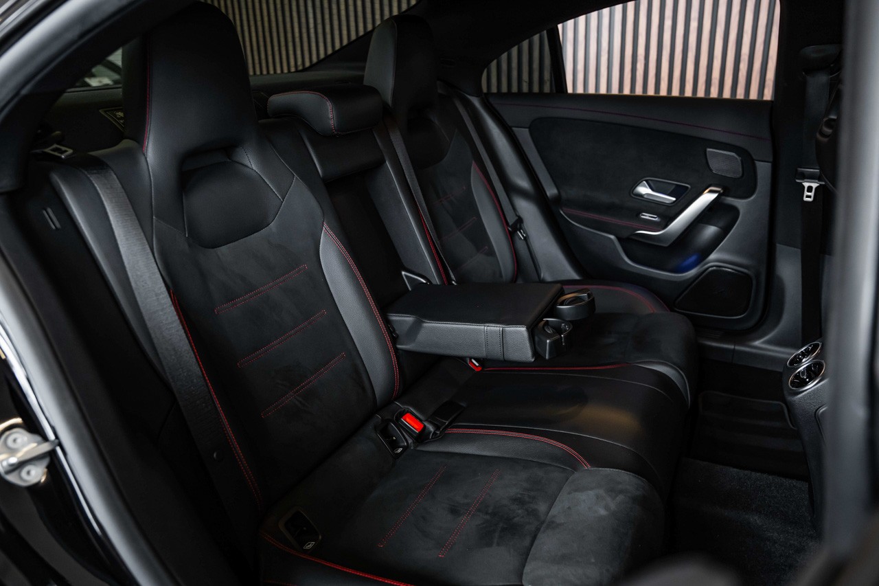 MERCEDES-BENZ CLA 250 4Matic AMG Line 7G-DCT-image-18