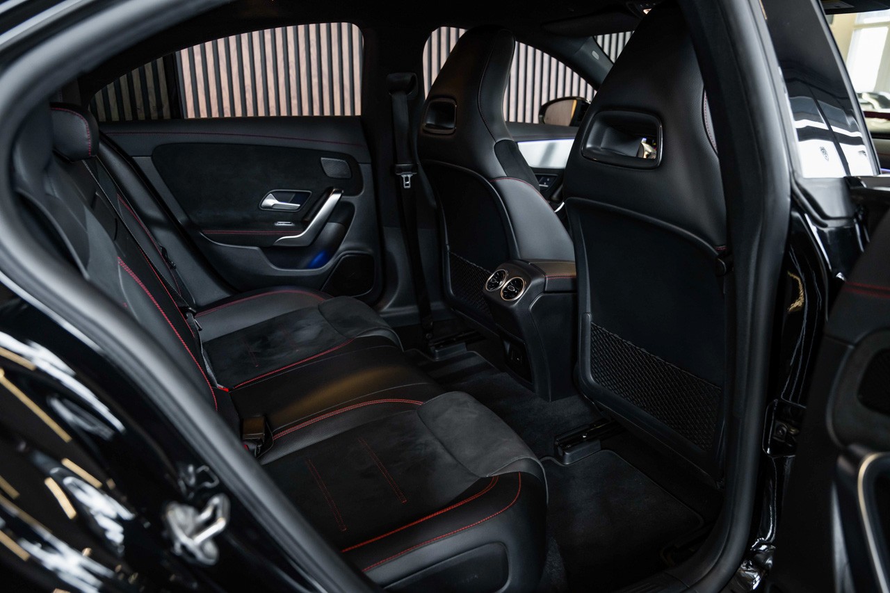MERCEDES-BENZ CLA 250 4Matic AMG Line 7G-DCT-image-19