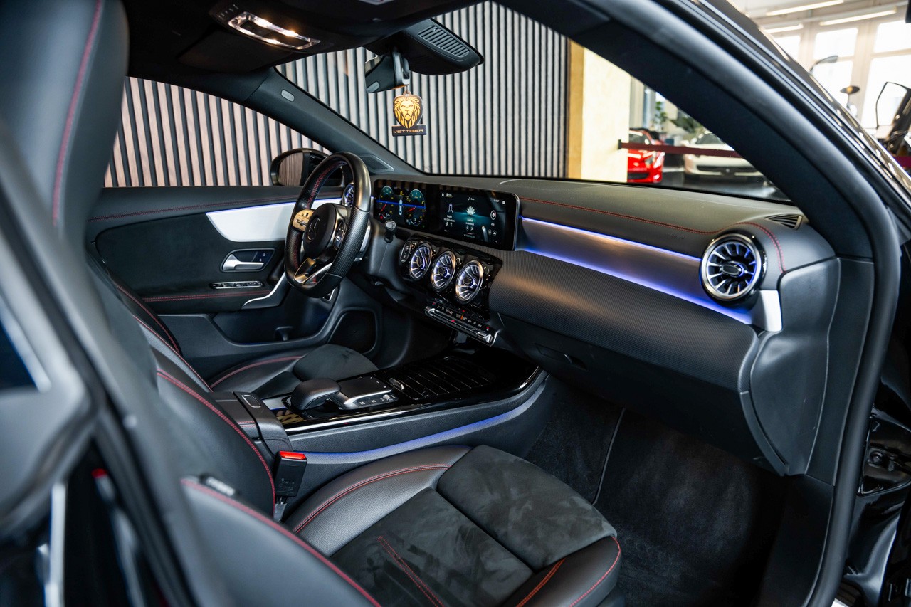 MERCEDES-BENZ CLA 250 4Matic AMG Line 7G-DCT-image-15