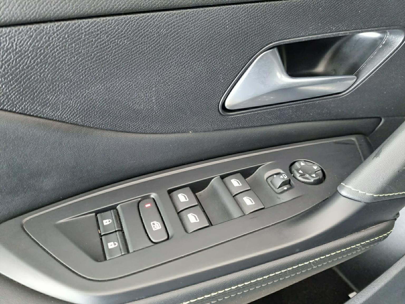 PEUGEOT 408 1.6 PHEV 225 GT-image-8