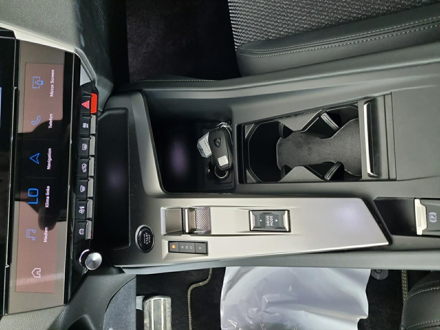 PEUGEOT 408 1.6 PHEV 225 GT-image-9