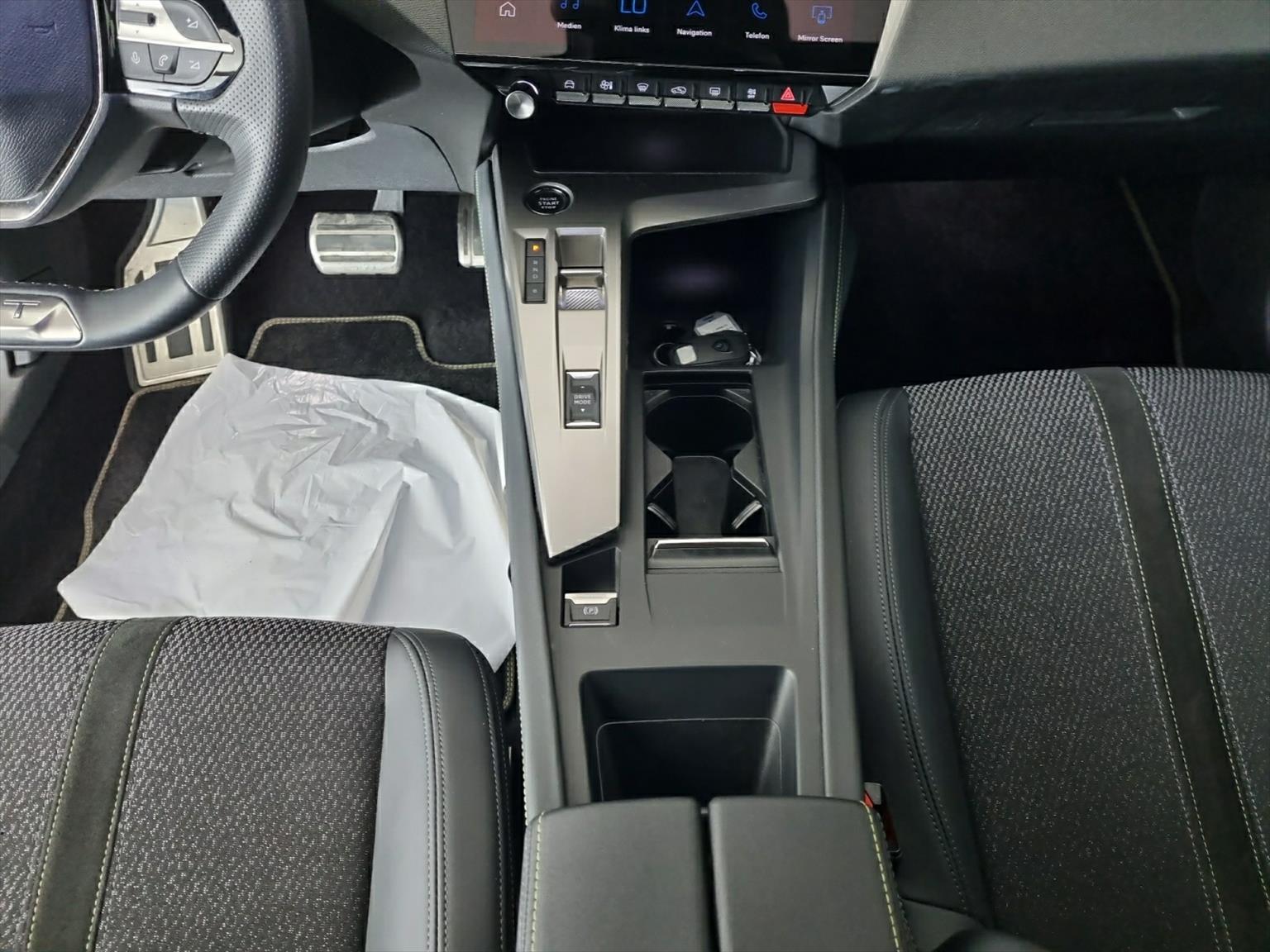 PEUGEOT 408 1.6 PHEV 225 GT-image-7