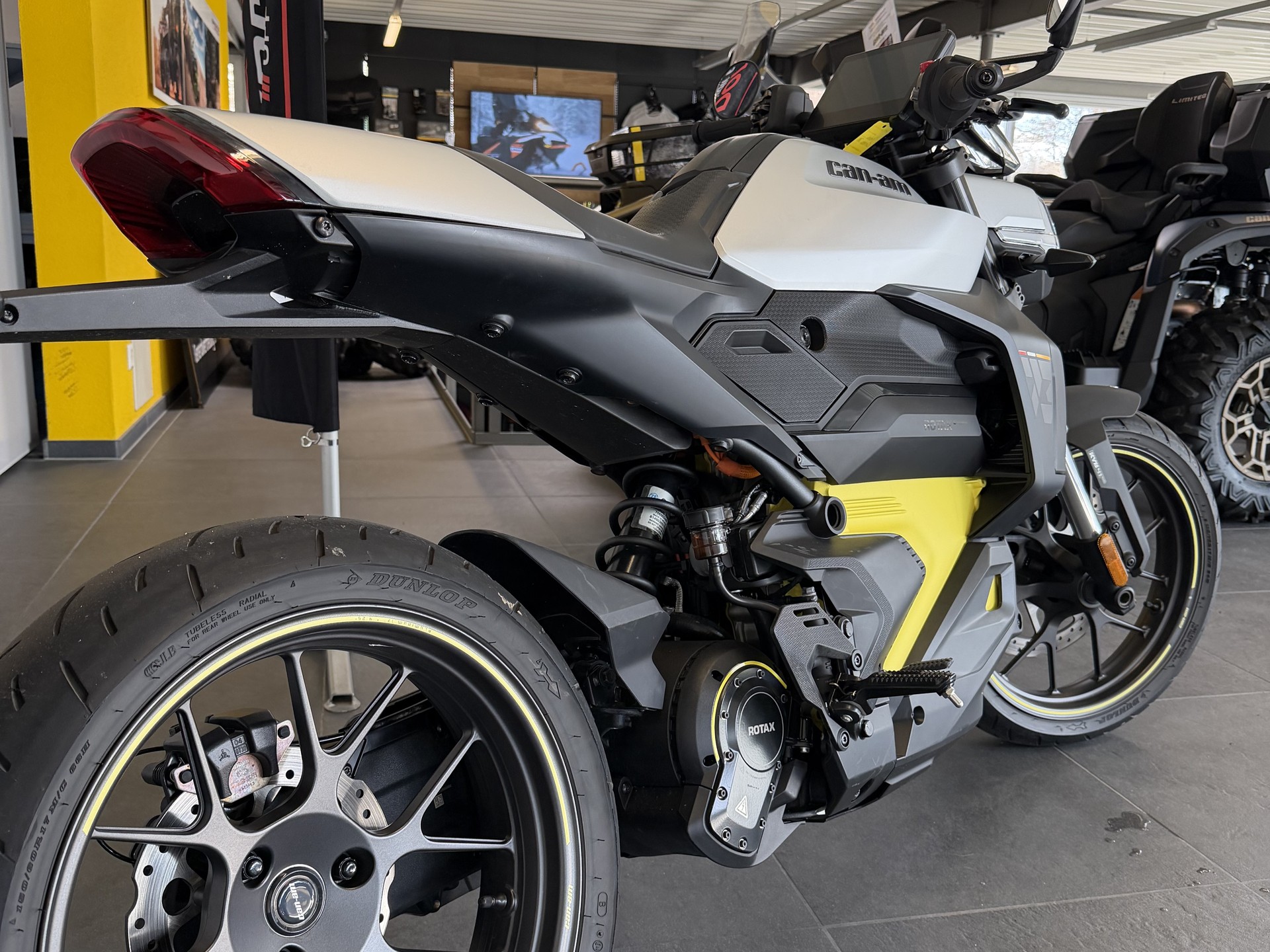 CAN-AM Pulse 73 35kW-showroom-element-3