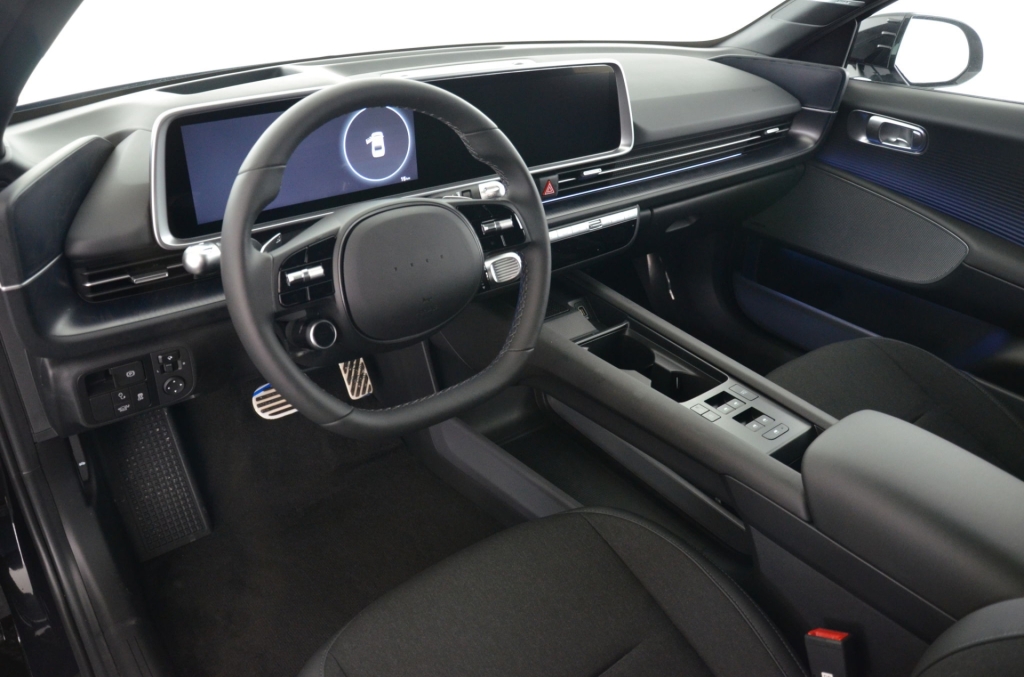 HYUNDAI Ioniq 6 Black Edition 4WD *Glasdach*-image-10