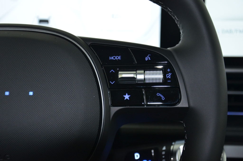 HYUNDAI Ioniq 6 Black Edition 4WD *Glasdach*-image-20