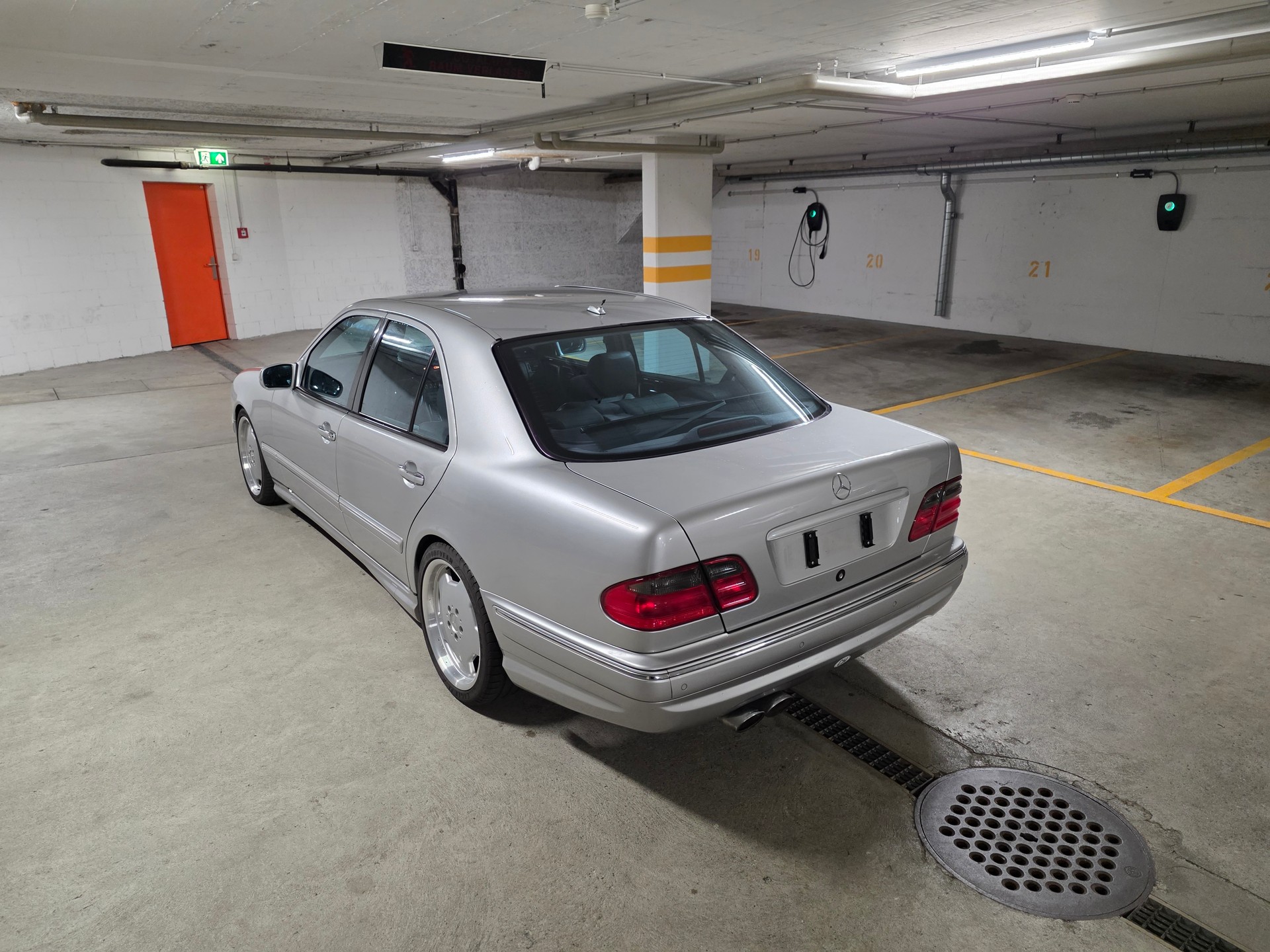 MERCEDES-BENZ E 55 AMG Avantgarde Automatic-image-2