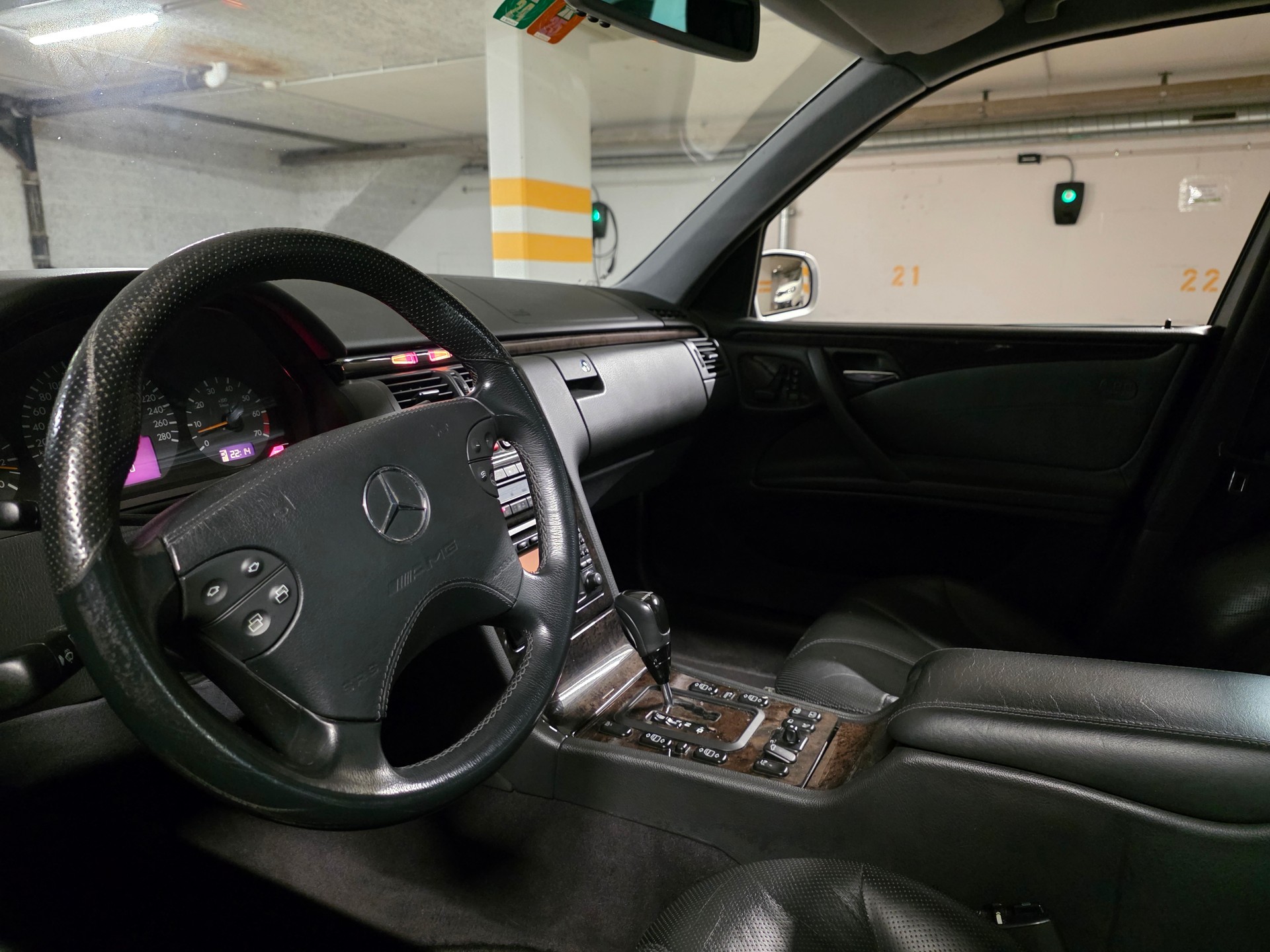 MERCEDES-BENZ E 55 AMG Avantgarde Automatic-image-4