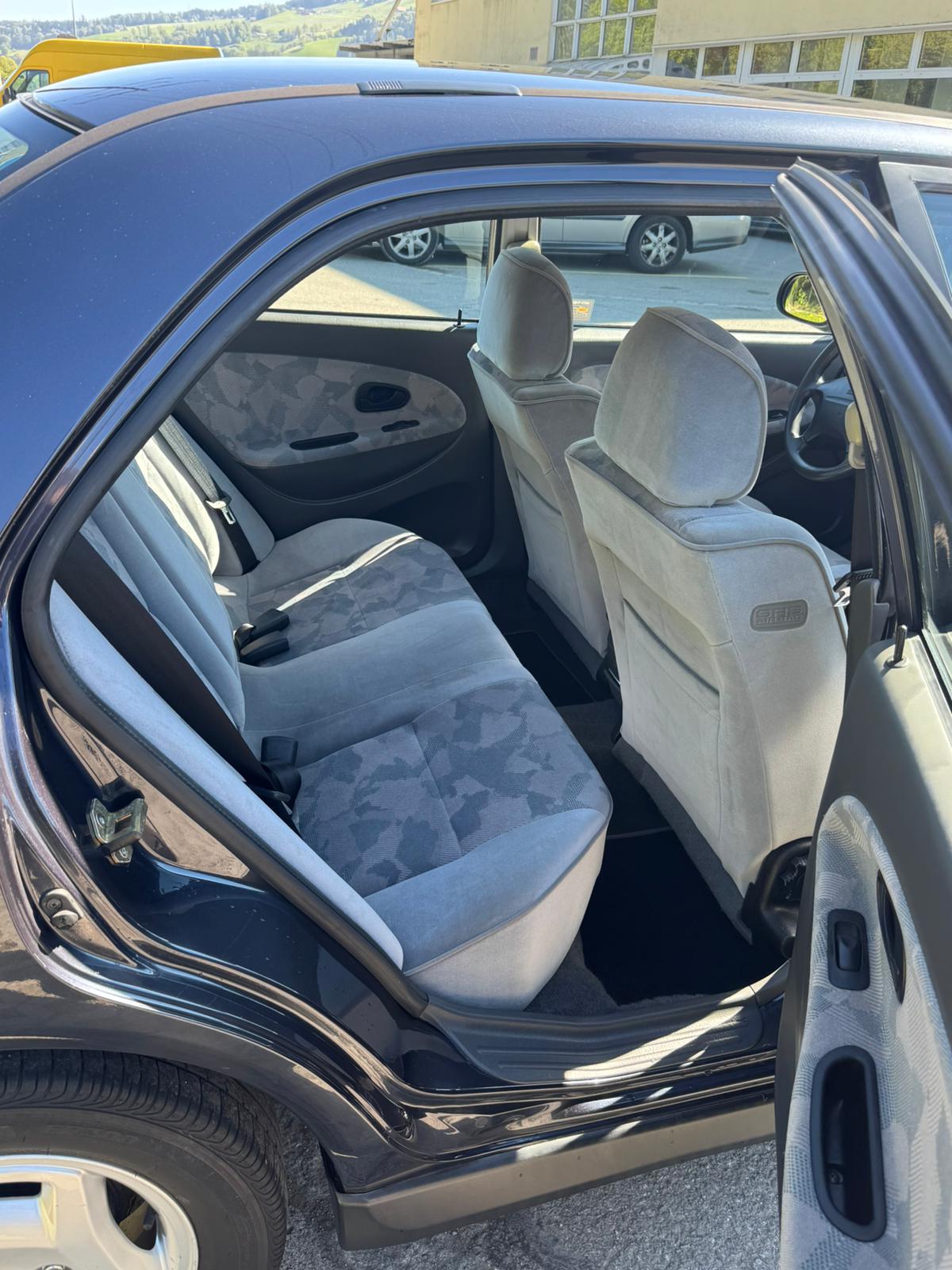 MITSUBISHI Carisma 1.8 GLS A-image-10