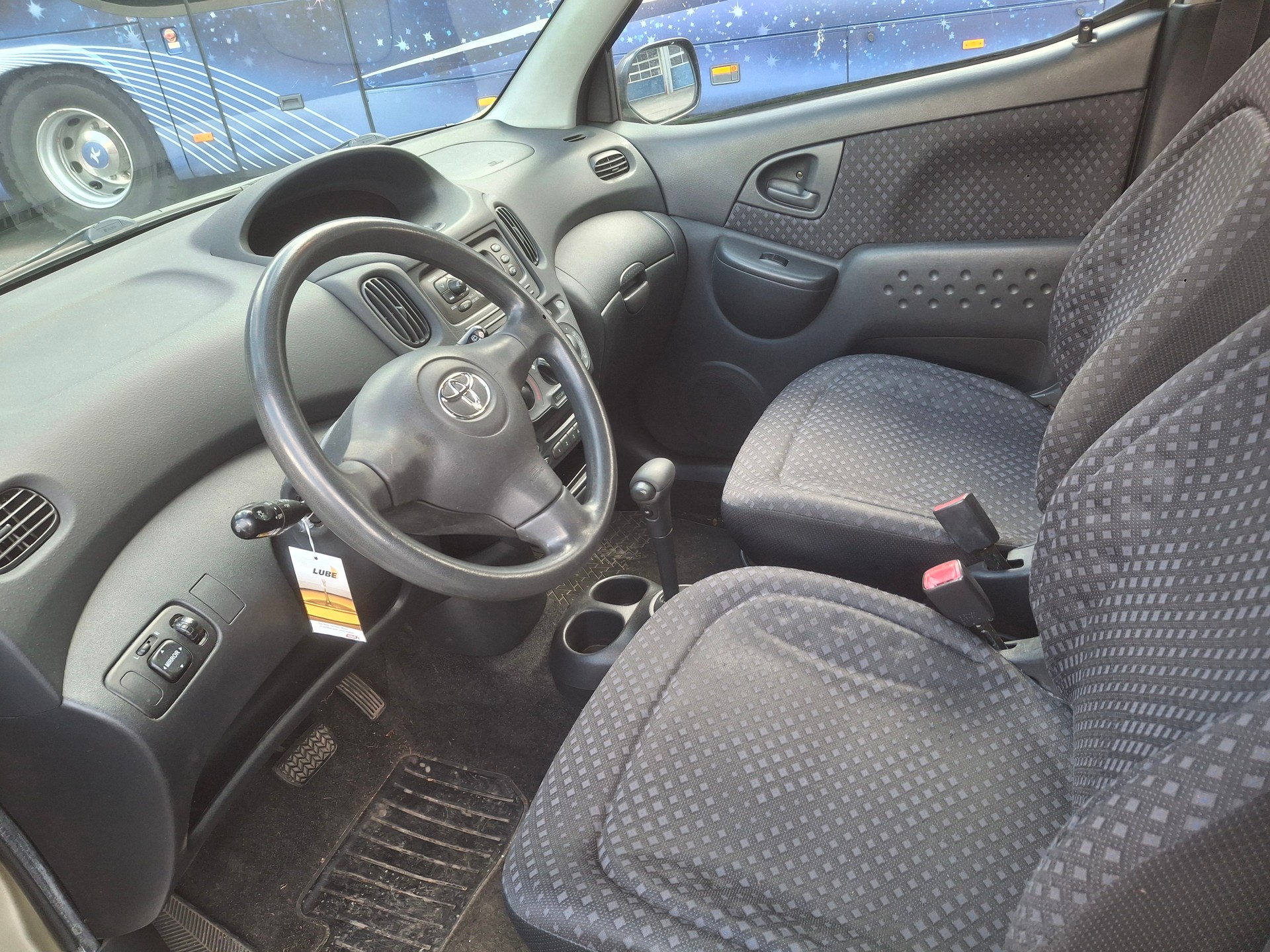 TOYOTA Yaris Verso 1.3 Linea Sol-image-4