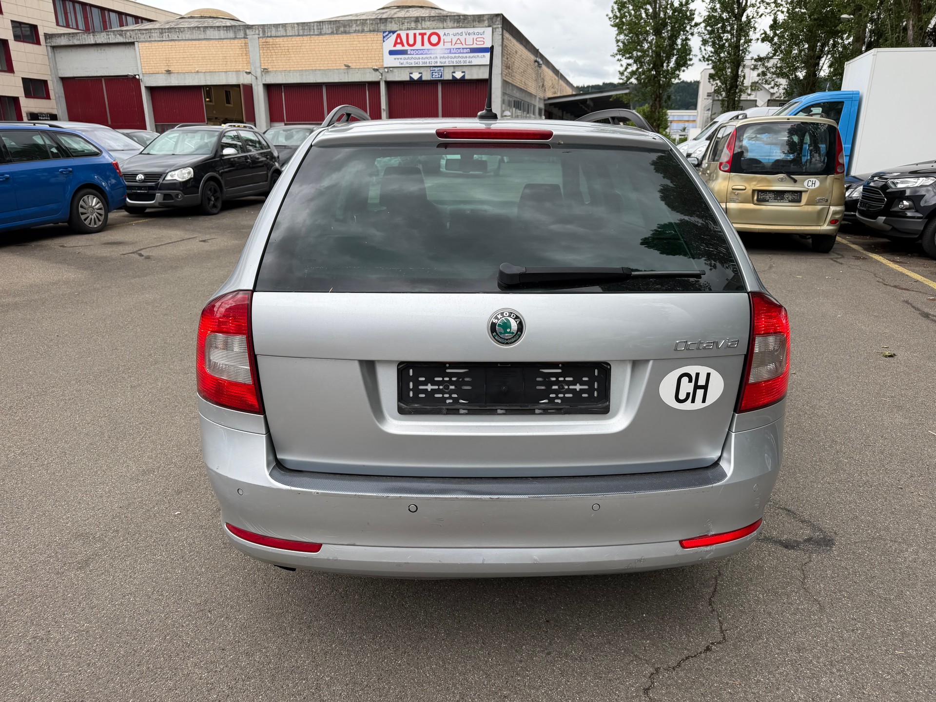SKODA Octavia Combi 1.6 TDI Elegance-image-7
