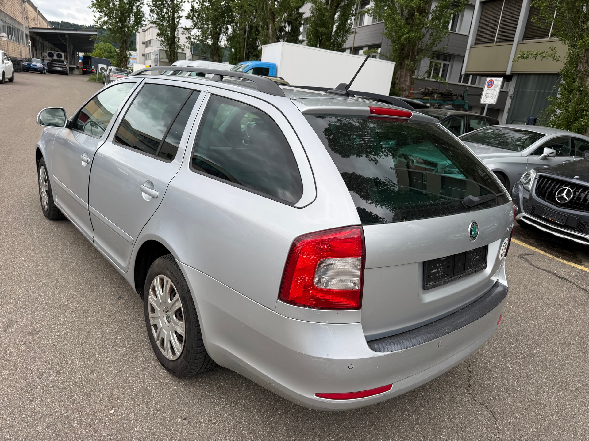 SKODA Octavia Combi 1.6 TDI Elegance-image-6