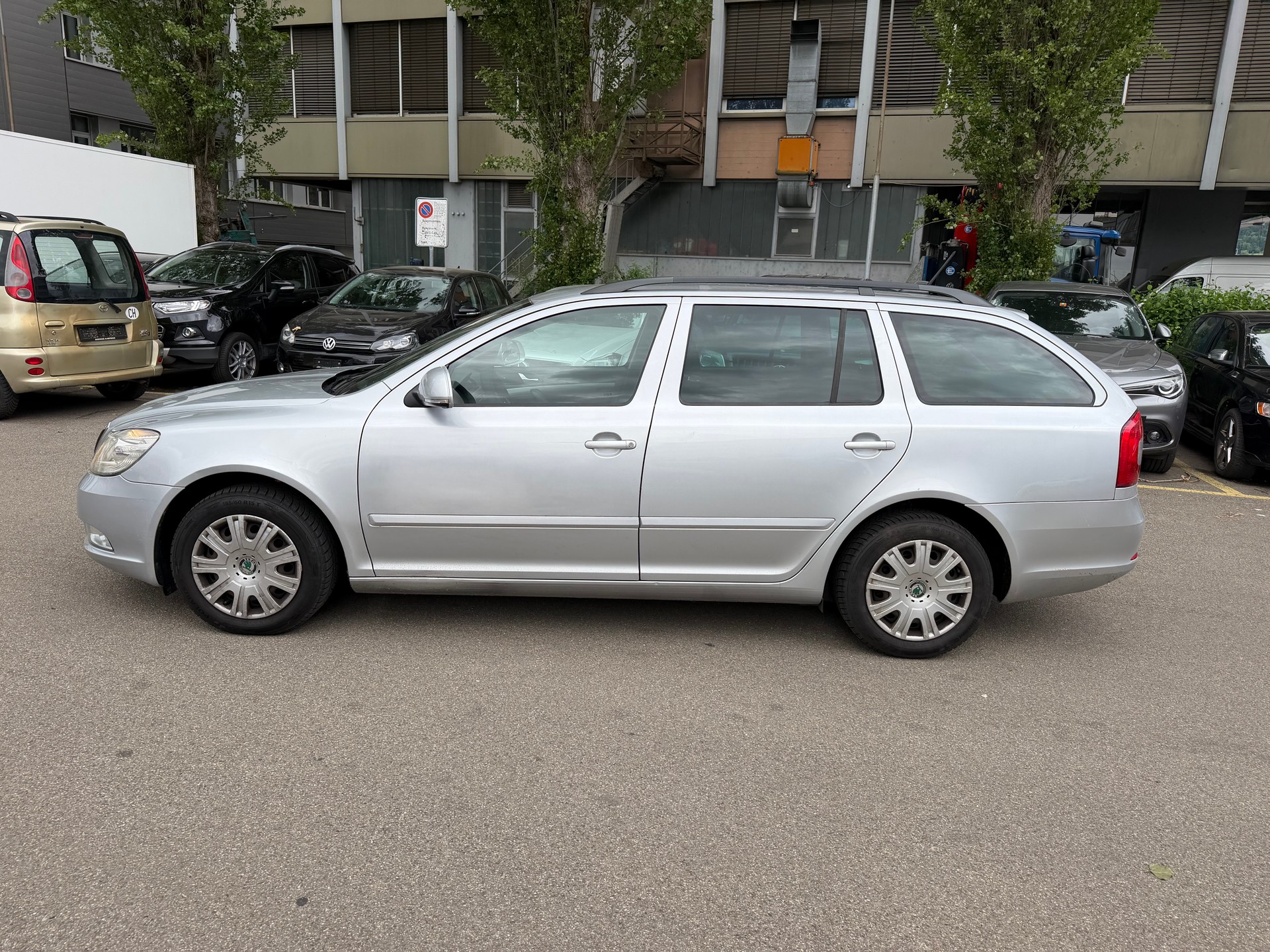 SKODA Octavia Combi 1.6 TDI Elegance-image-3