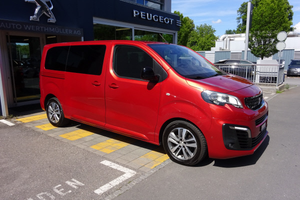 PEUGEOT Traveller Business Stand.