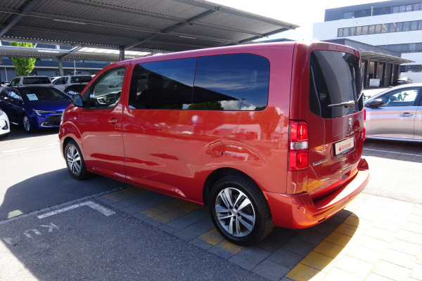 PEUGEOT Traveller Business Stand.-showroom-element-1