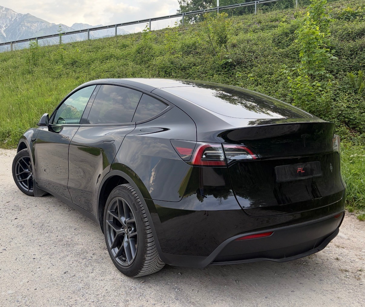 TESLA Model Y / RWD / EAP / AHK / Garantie-image-1