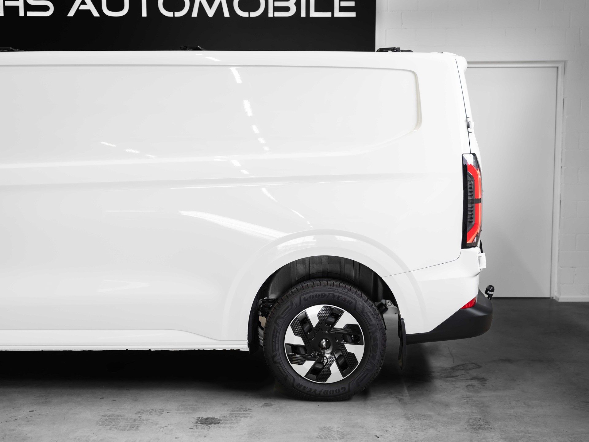 FORD Transit Custom Van 340 L2H1 65kWh Trend-image-11