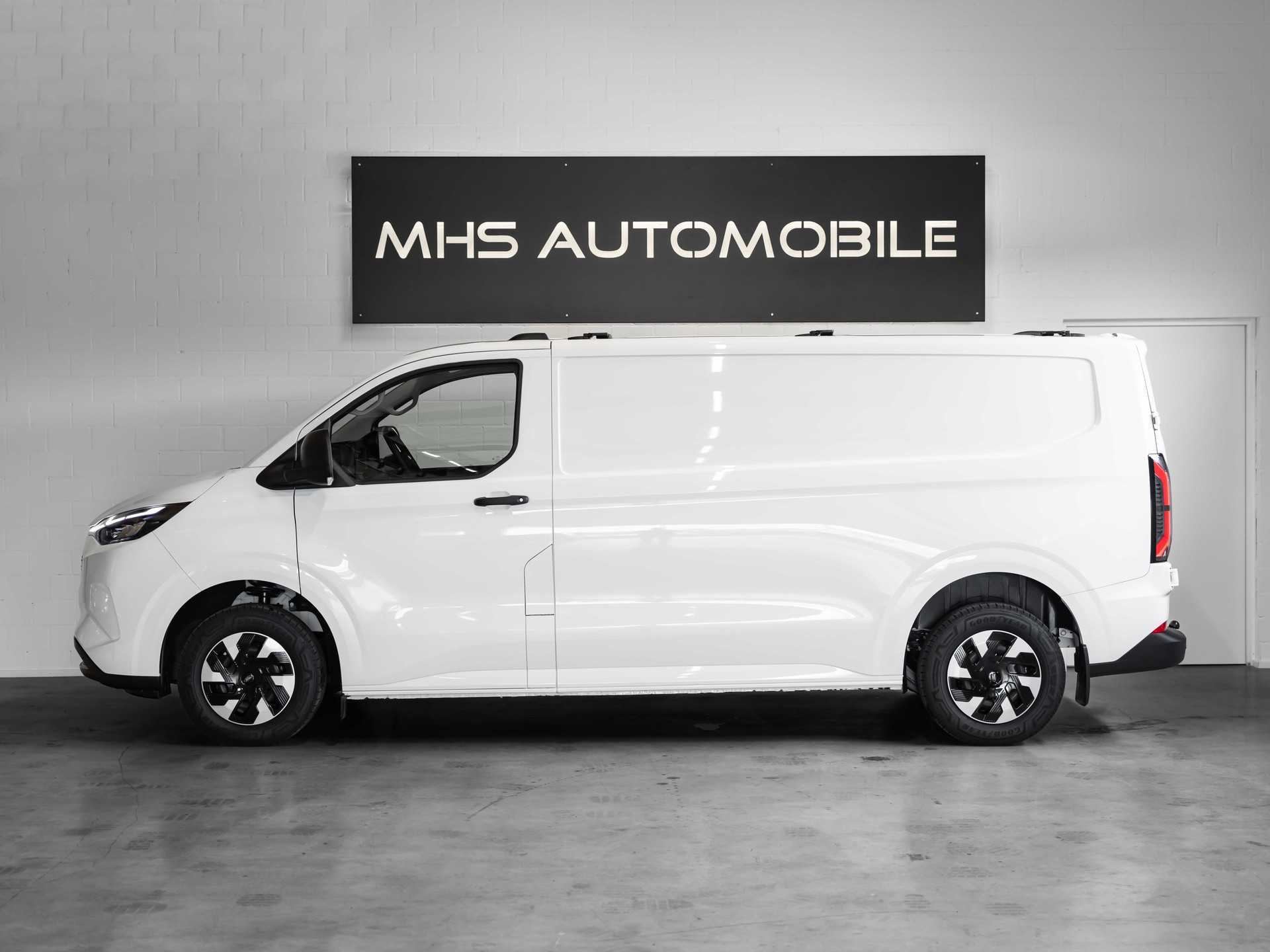 FORD Transit Custom Van 340 L2H1 65kWh Trend-showroom-element-1
