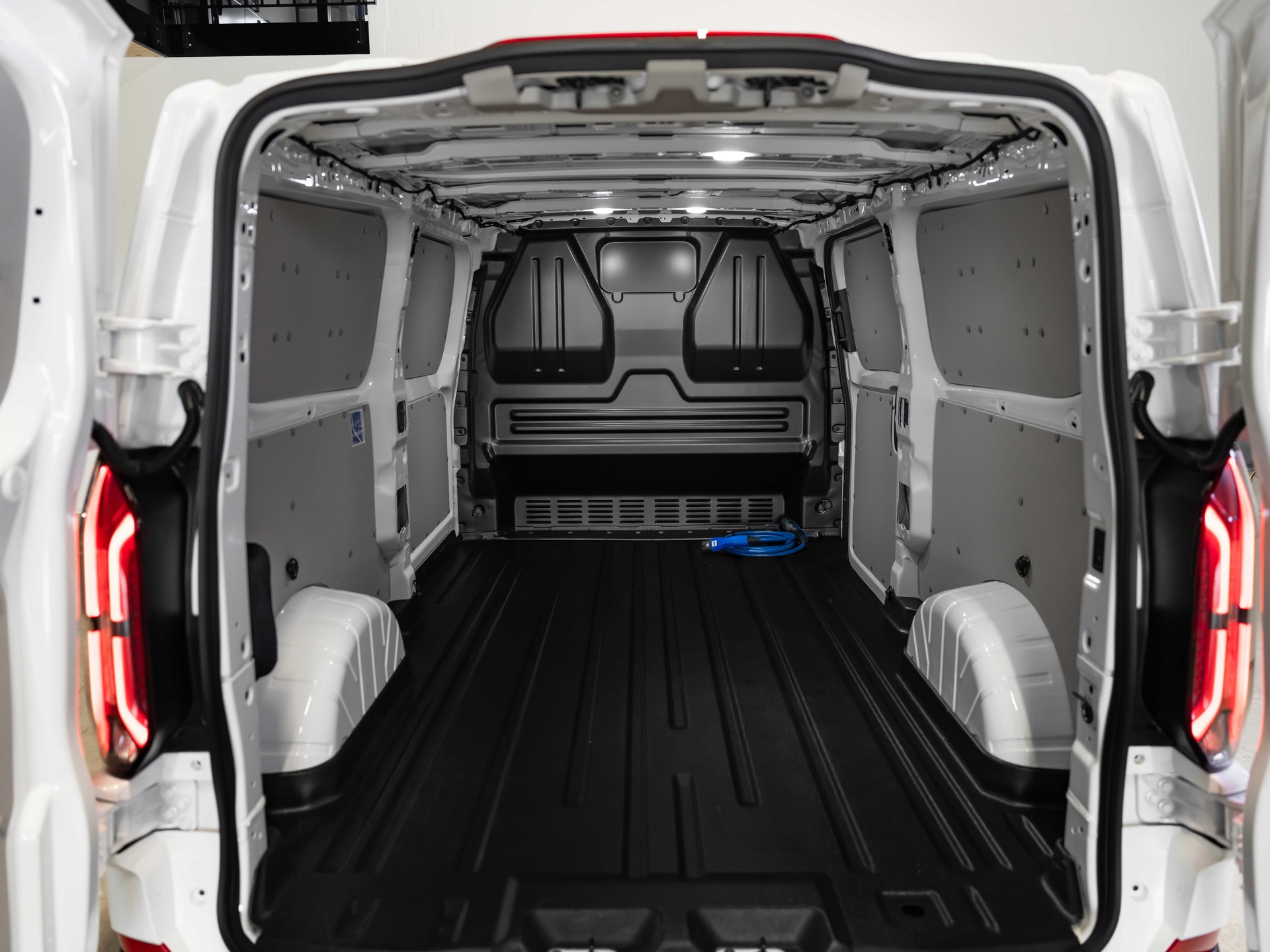 FORD Transit Custom Van 340 L2H1 65kWh Trend-image-20