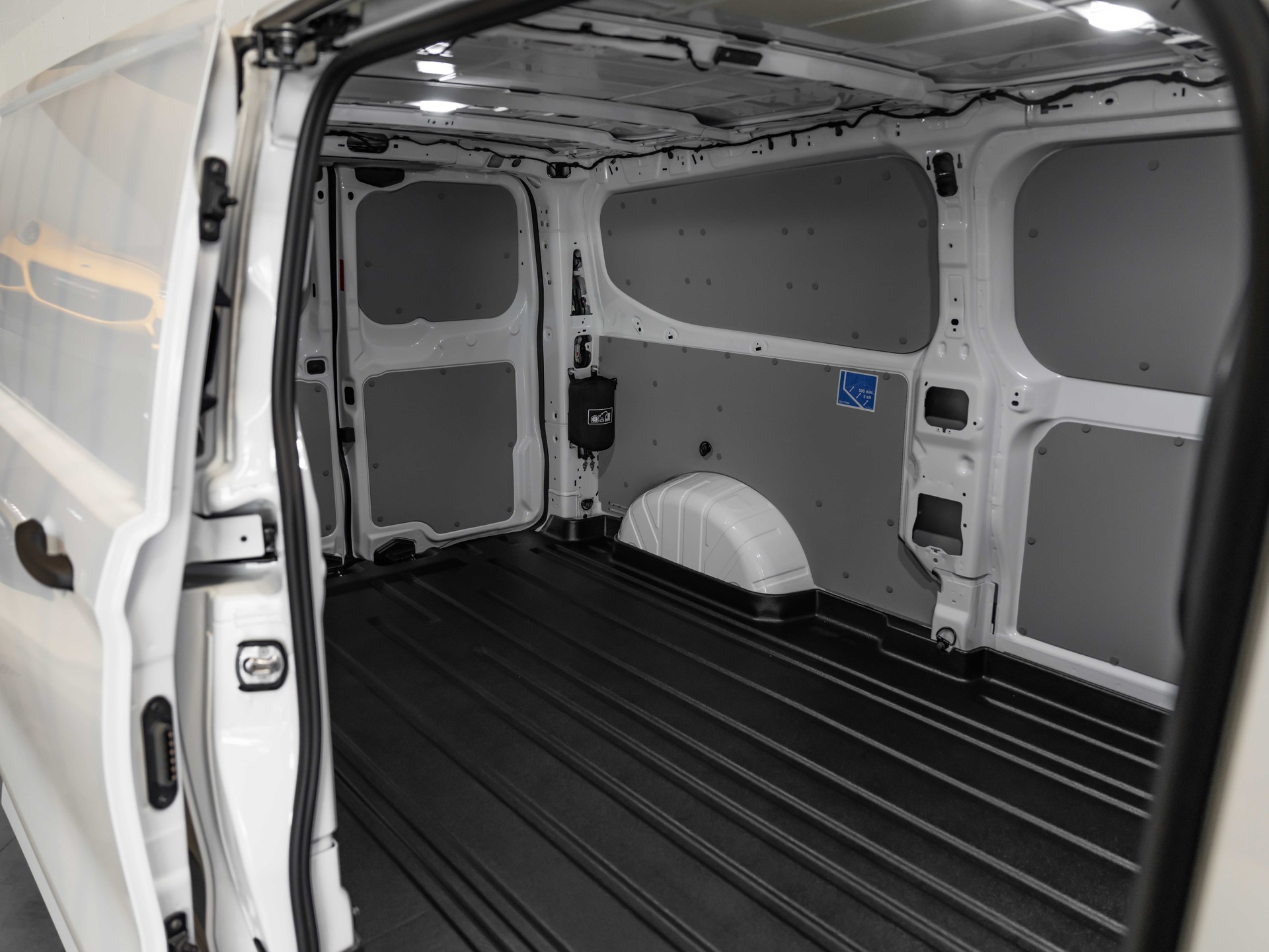 FORD Transit Custom Van 340 L2H1 65kWh Trend-image-15