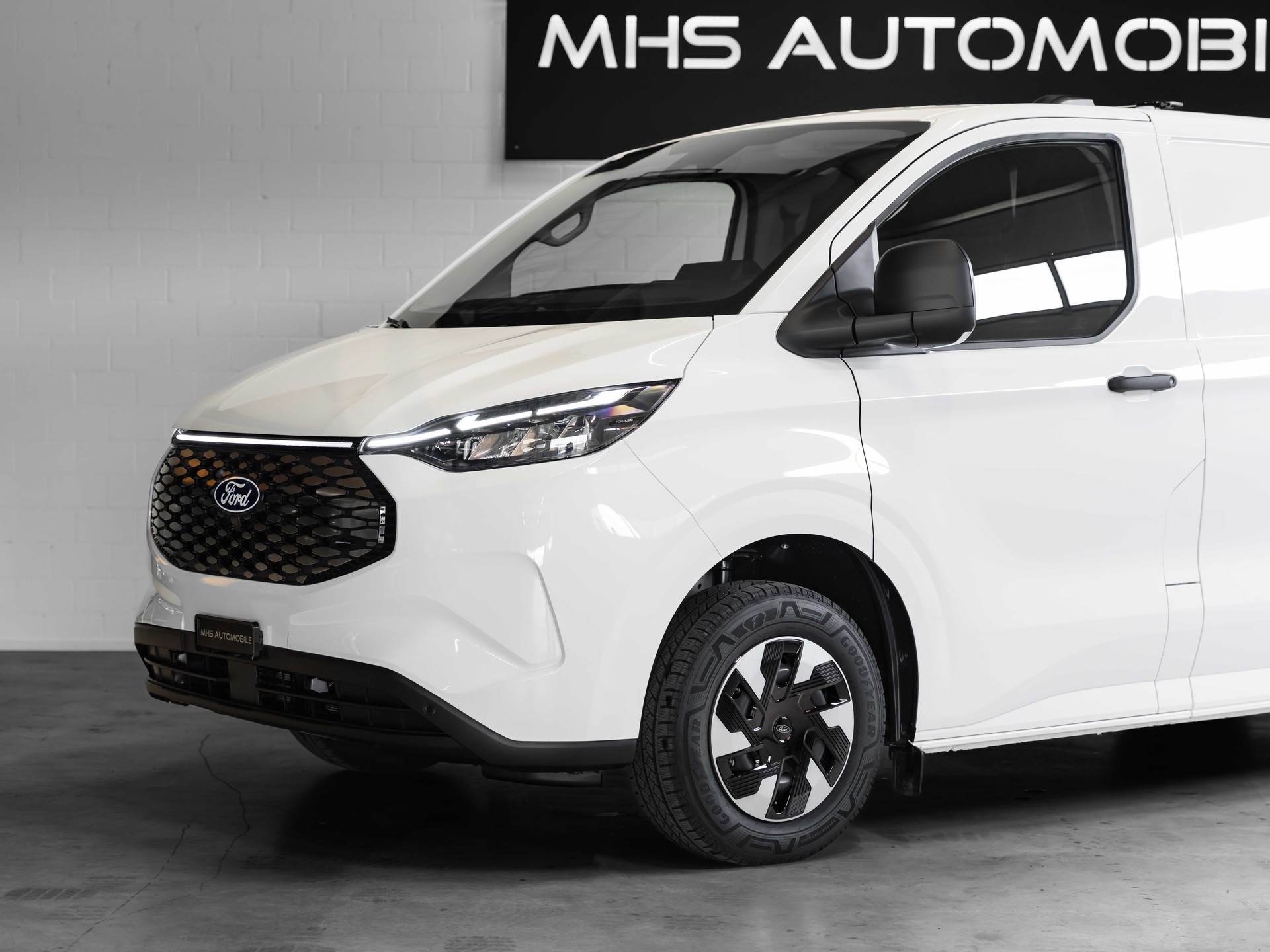 FORD Transit Custom Van 340 L2H1 65kWh Trend-image-9