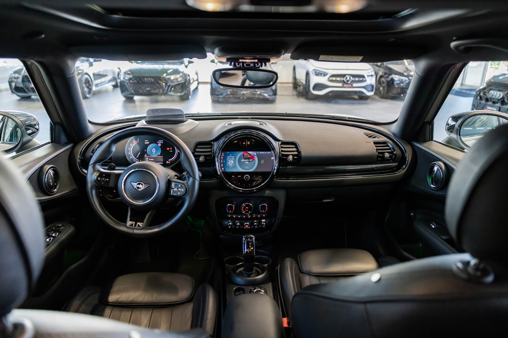 MINI Clubman F54 2.0i Cooper S ALL4 / CH-Fahrzeug / Panoramadach /-image-16