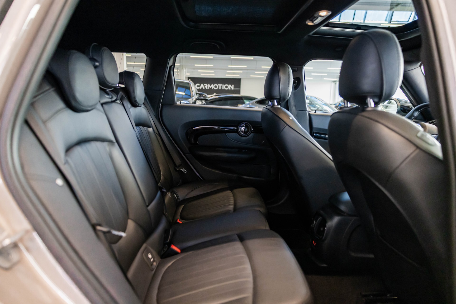 MINI Clubman F54 2.0i Cooper S ALL4 / CH-Fahrzeug / Panoramadach /-image-14