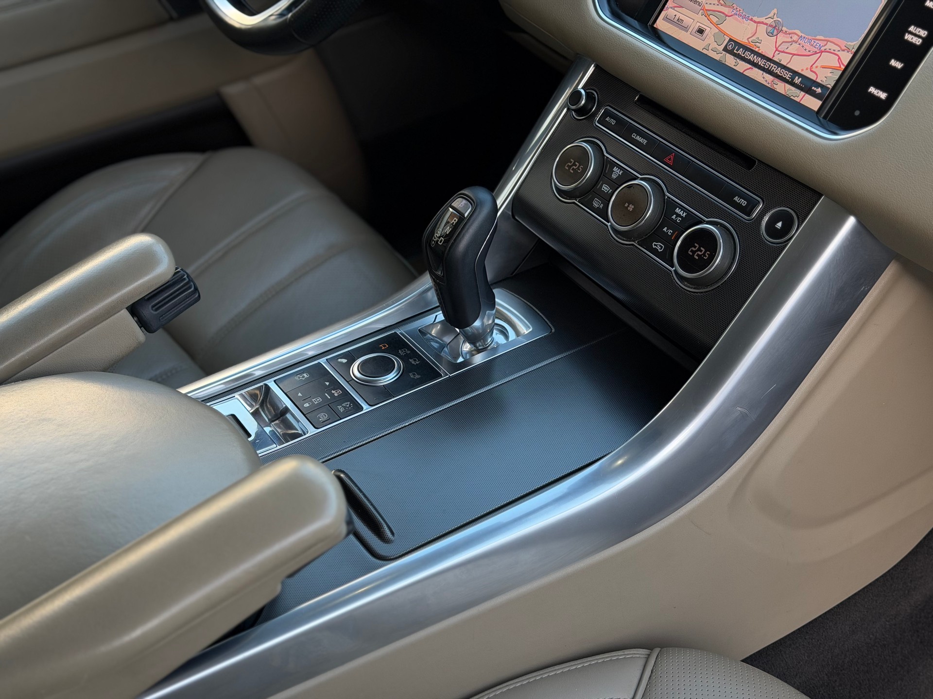 LAND ROVER Range Rover Sport 3.0 SDV6 HSE Dynamic Automatic-image-16