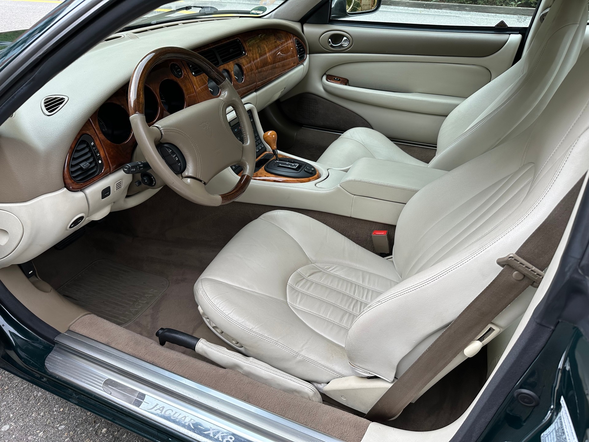JAGUAR XK8 4.0-image-10