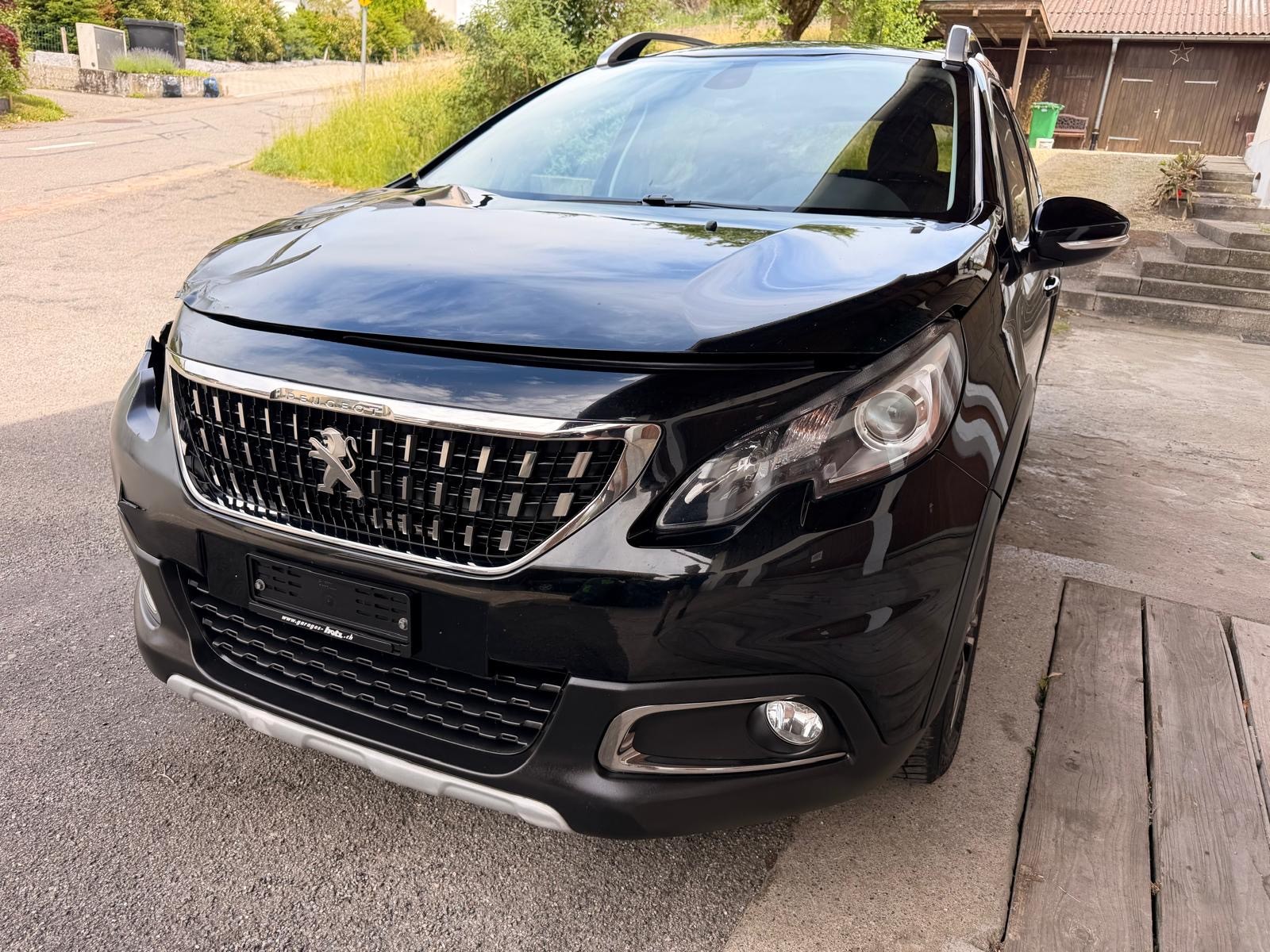 PEUGEOT 2008 1.2 PureTech Allurre EAT6-image-1
