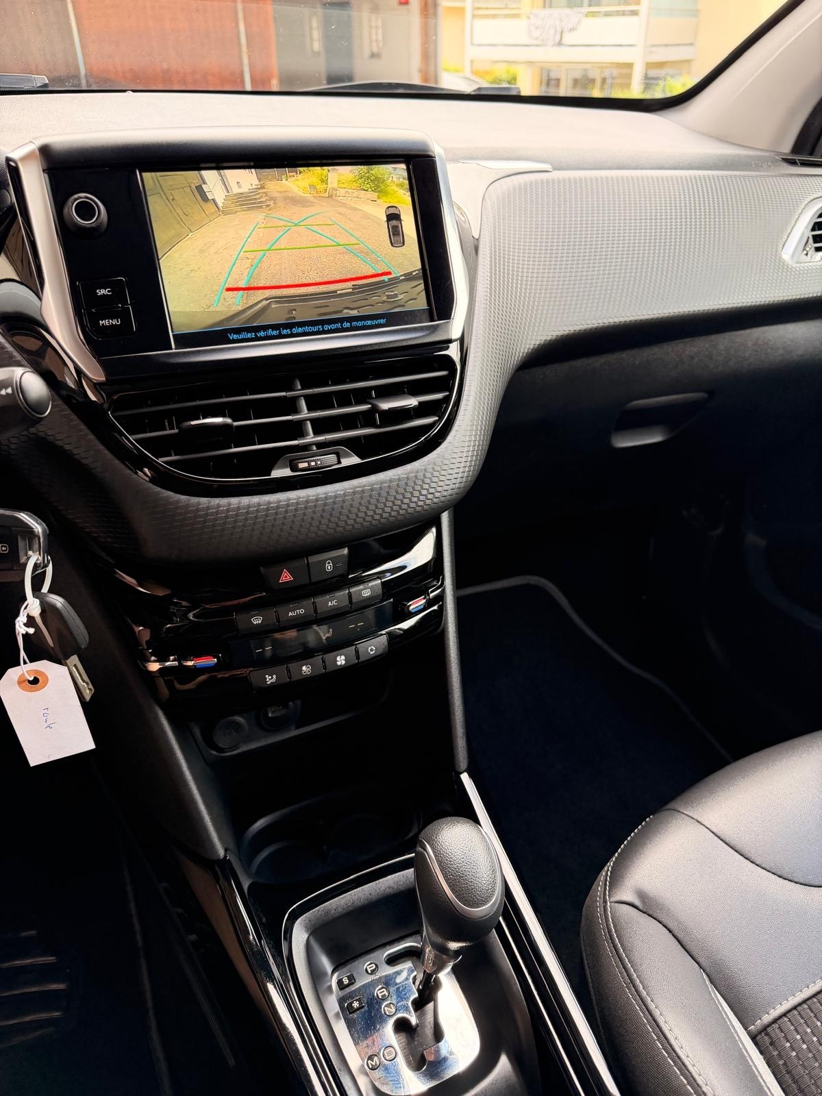 PEUGEOT 2008 1.2 PureTech Allurre EAT6-image-14