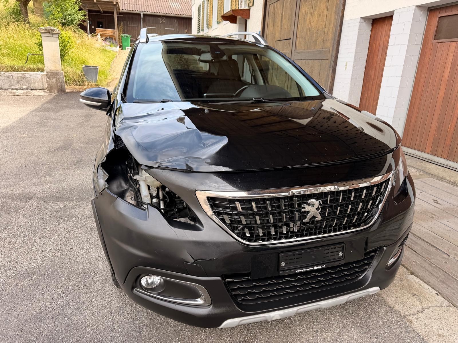 PEUGEOT 2008 1.2 PureTech Allurre EAT6-image-7