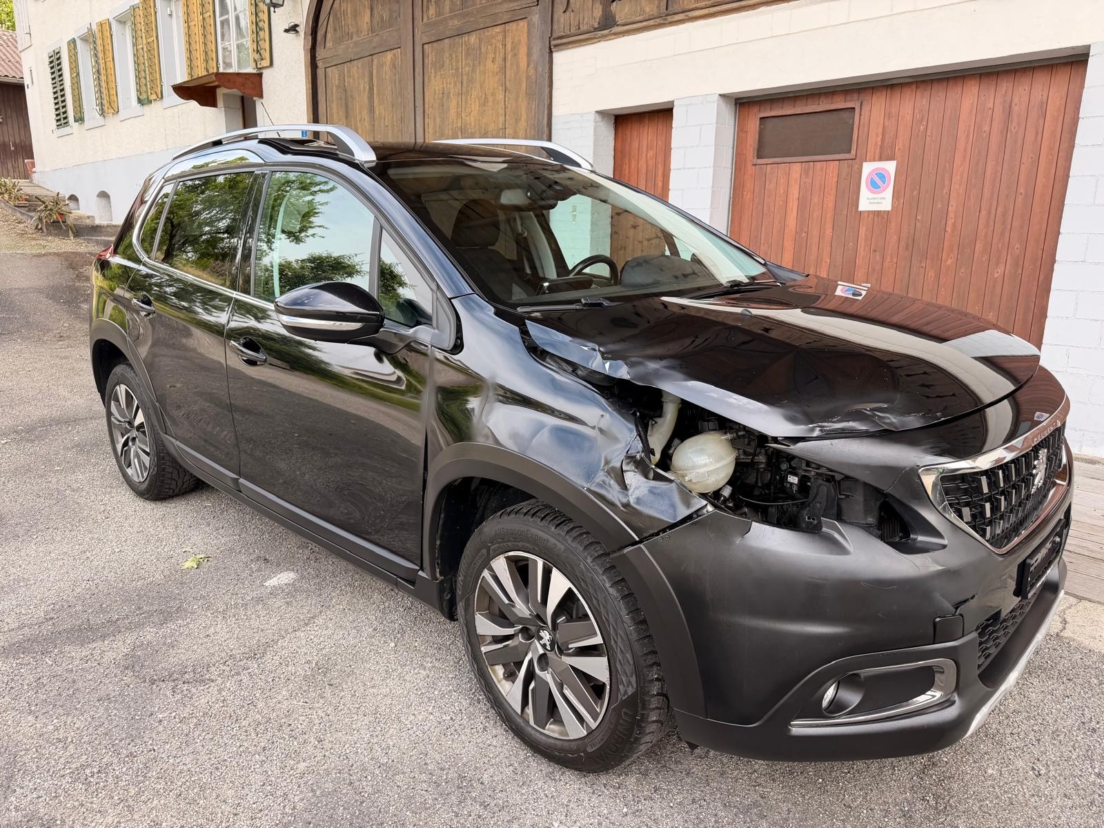 PEUGEOT 2008 1.2 PureTech Allurre EAT6-image-6