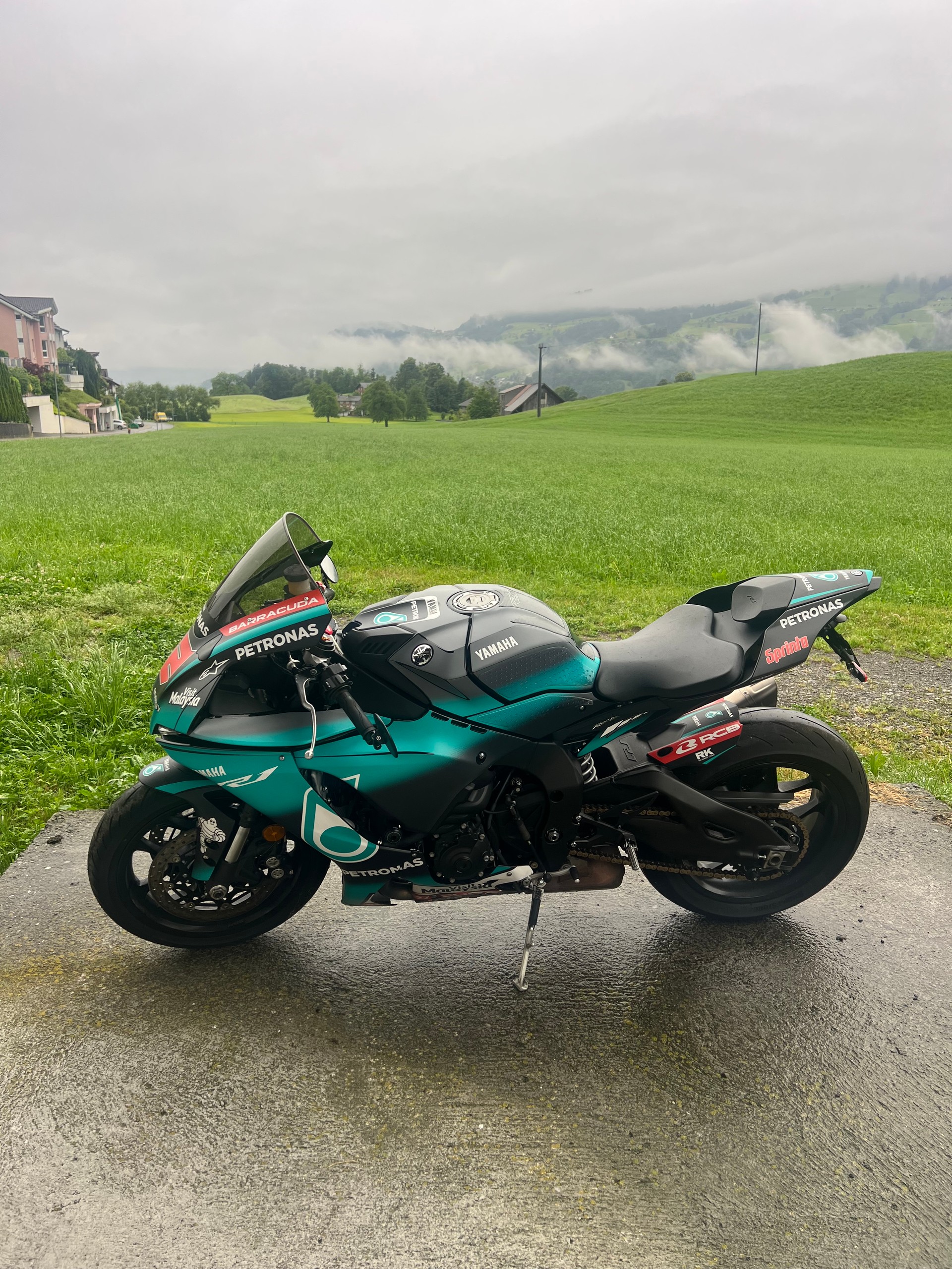 YAMAHA YZF-R1 ABS-image-2