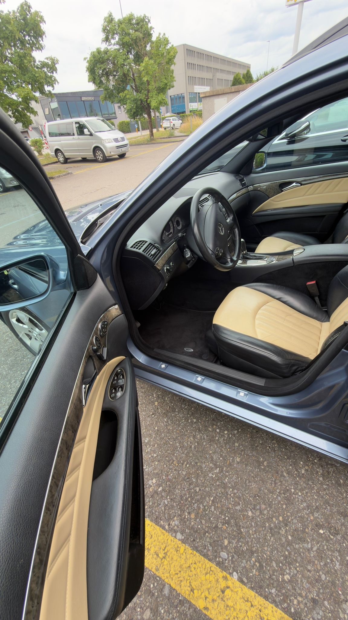 MERCEDES-BENZ E 350 Avantgarde 4Matic Automatic-image-10