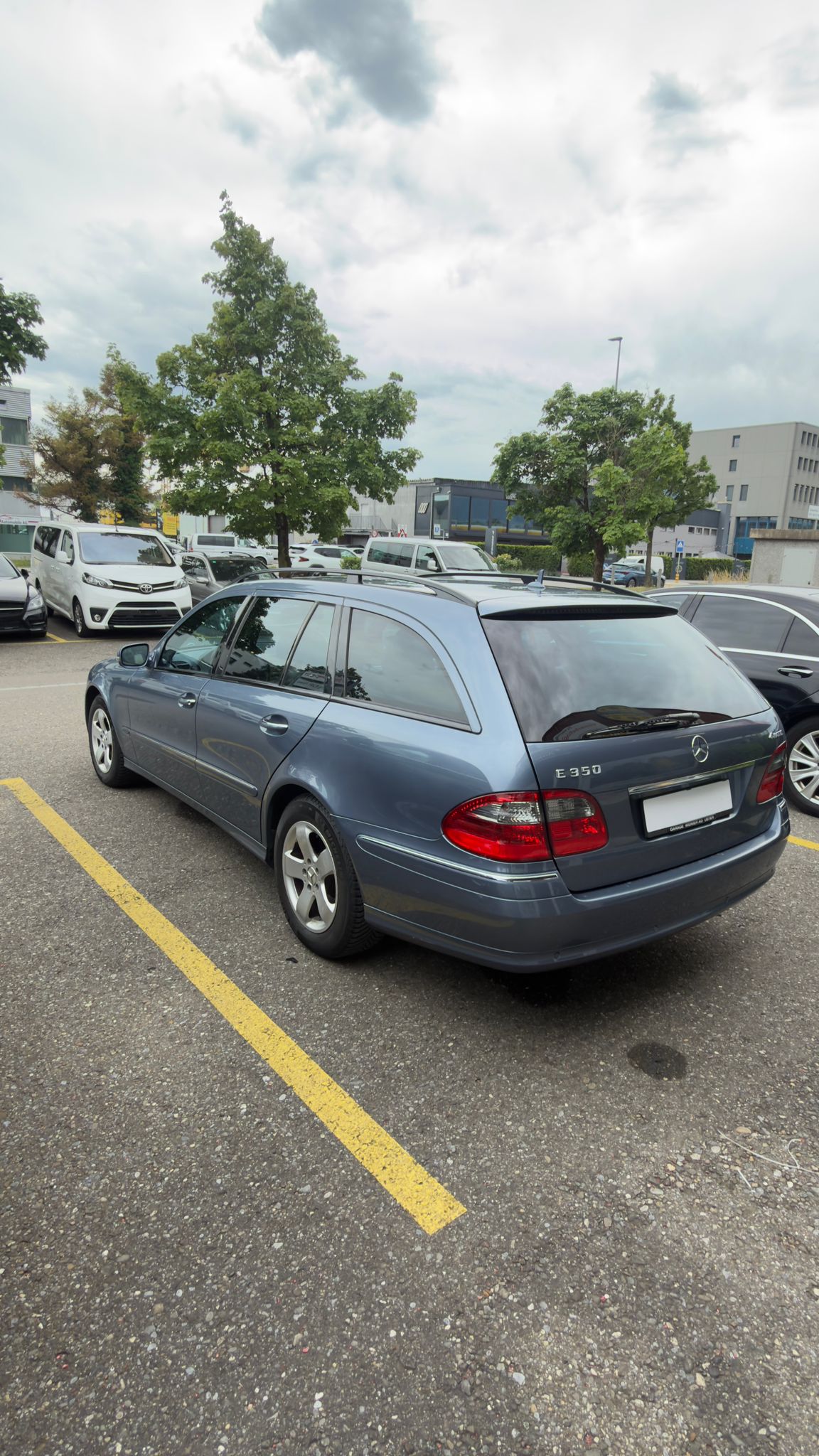 MERCEDES-BENZ E 350 Avantgarde 4Matic Automatic-image-4