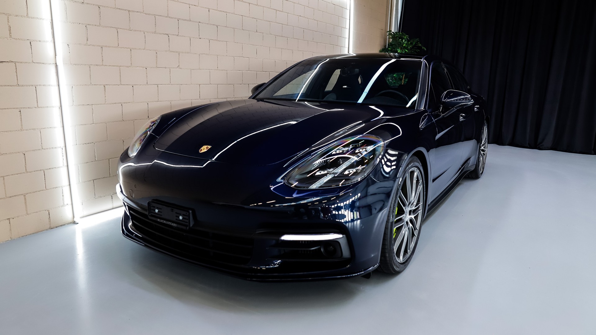 PORSCHE Panamera 4 E-Hybrid Sport Turismo PDK-showroom-element-1