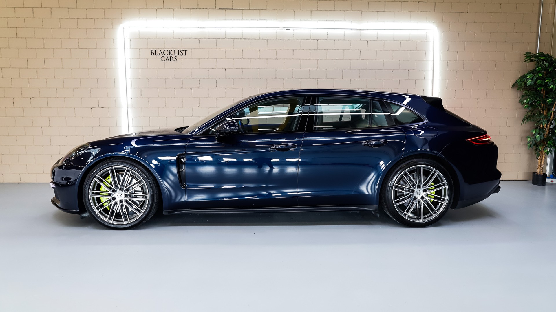 PORSCHE Panamera 4 E-Hybrid Sport Turismo PDK-showroom-element-3