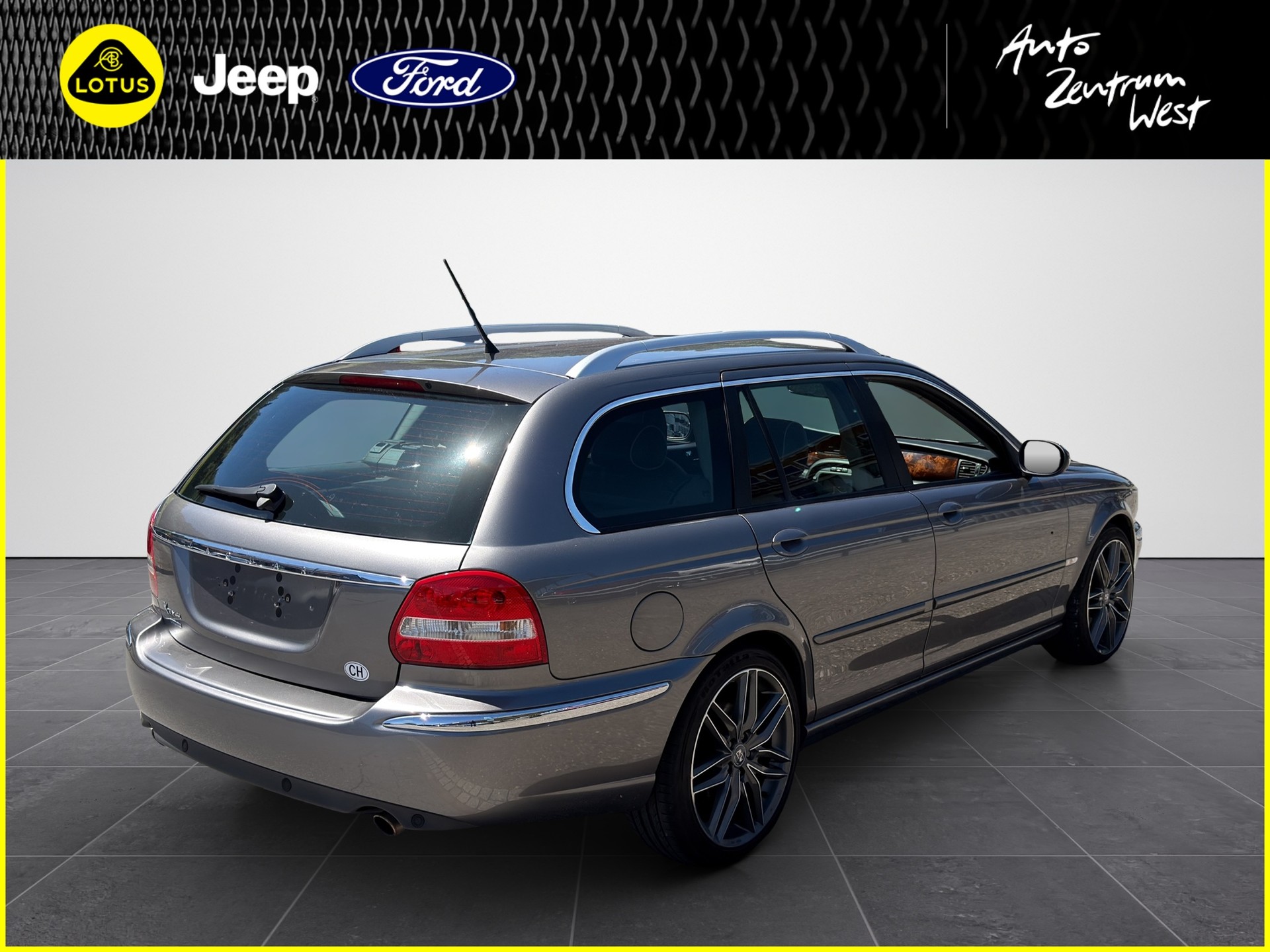 JAGUAR X-Type Estate 3.0 V6 Traction4 Sov. Anniv. Aut.-image-4