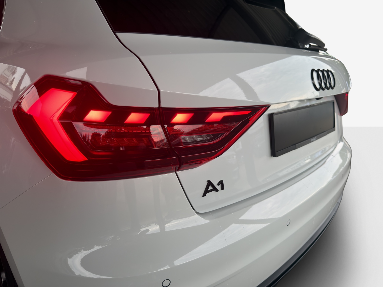 AUDI A1 Sportback 30 TFSI S Line Attraction S-tronic-image-13