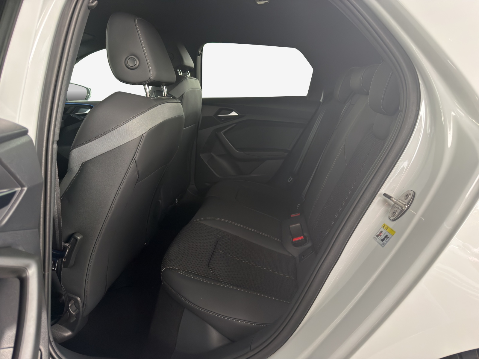 AUDI A1 Sportback 30 TFSI S Line Attraction S-tronic-image-11