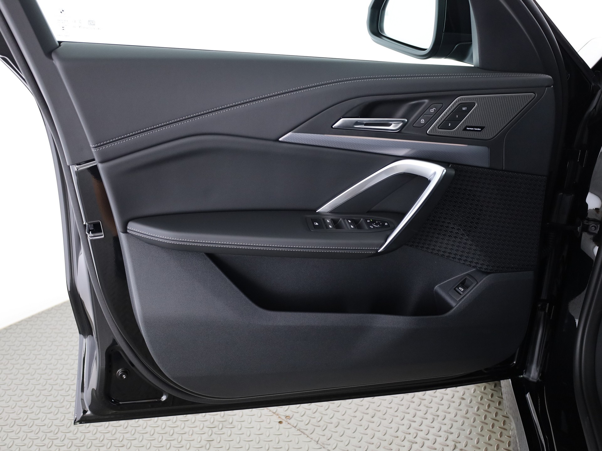 BMW iX1 eDrive 20 Ed. M Sport-image-9