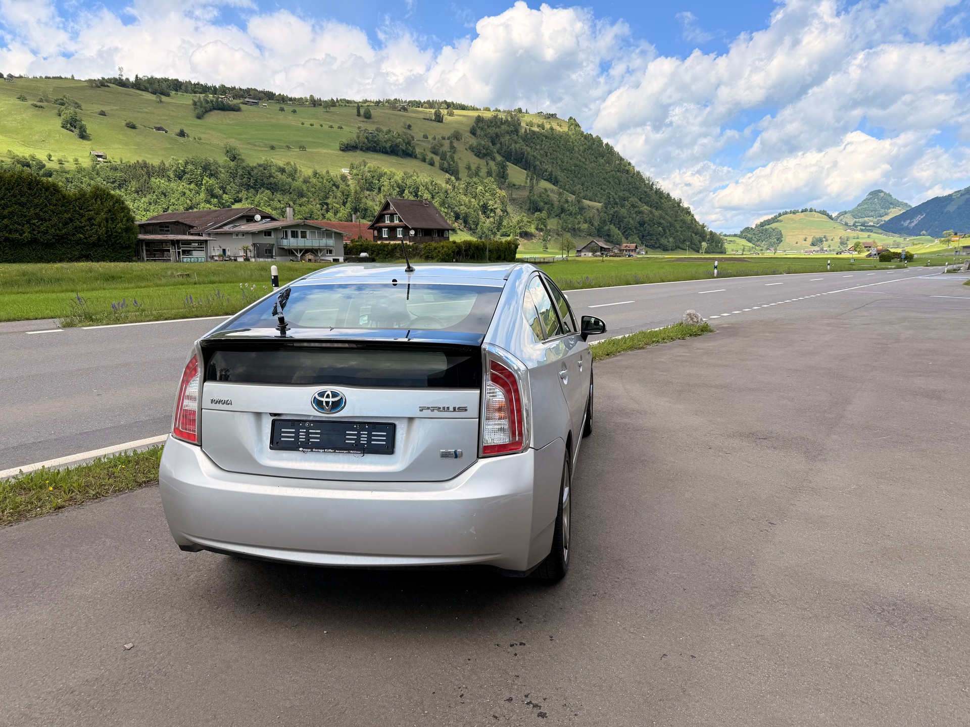 TOYOTA Prius 1.8 16V HSD Luna-image-2