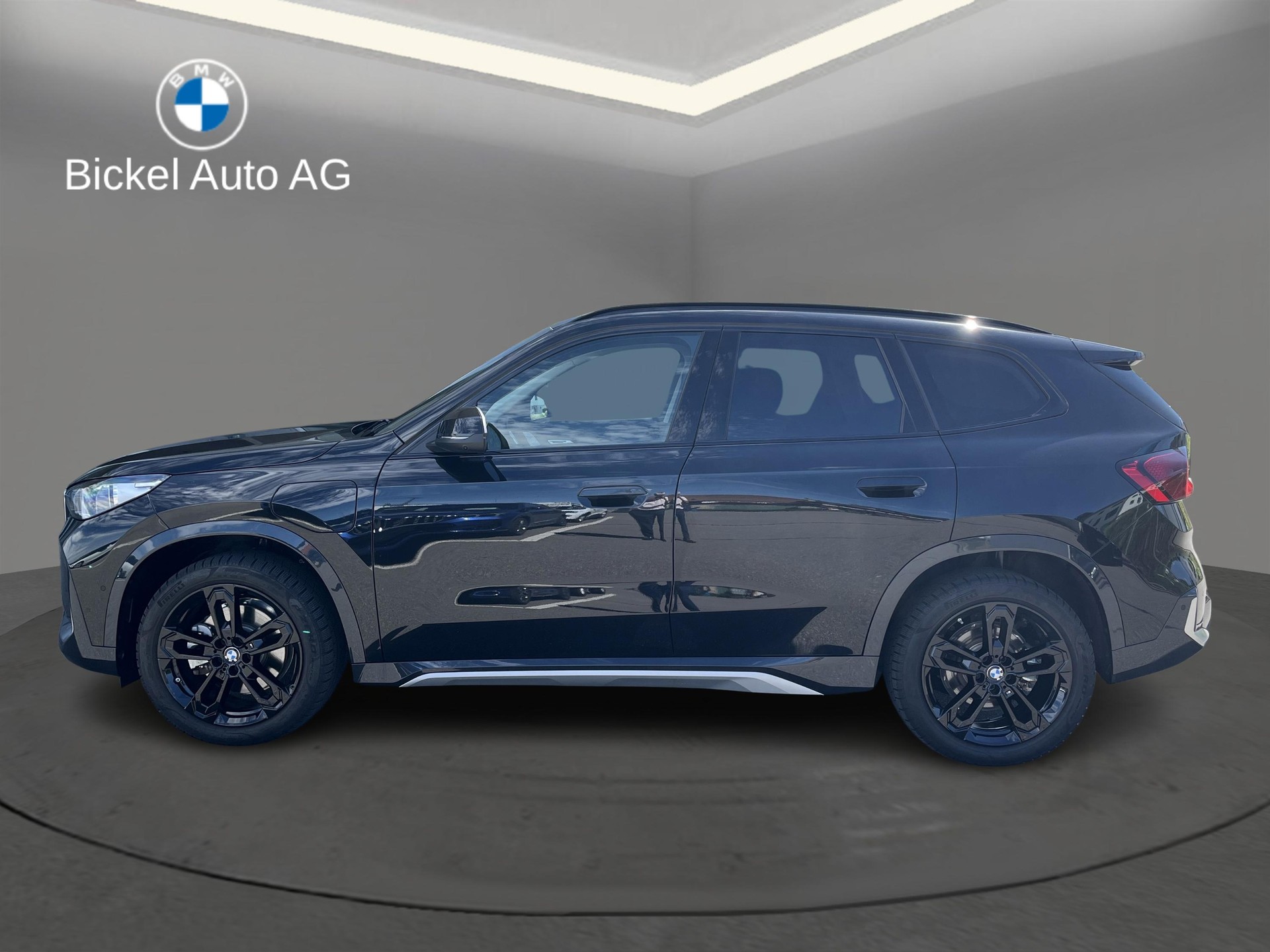 BMW X1 xDrive 25e xLine-showroom-element-3