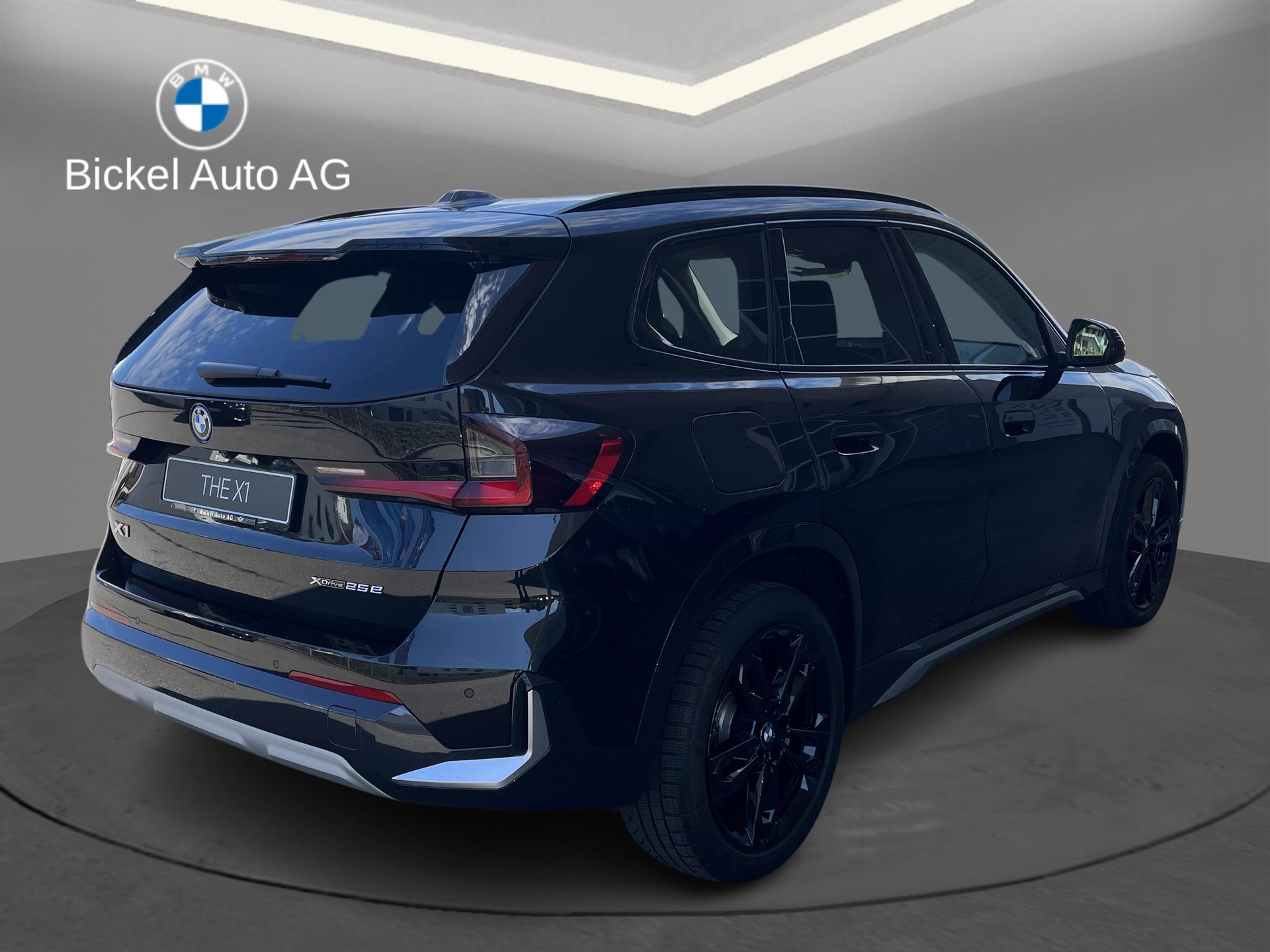 BMW X1 xDrive 25e xLine-showroom-element-1