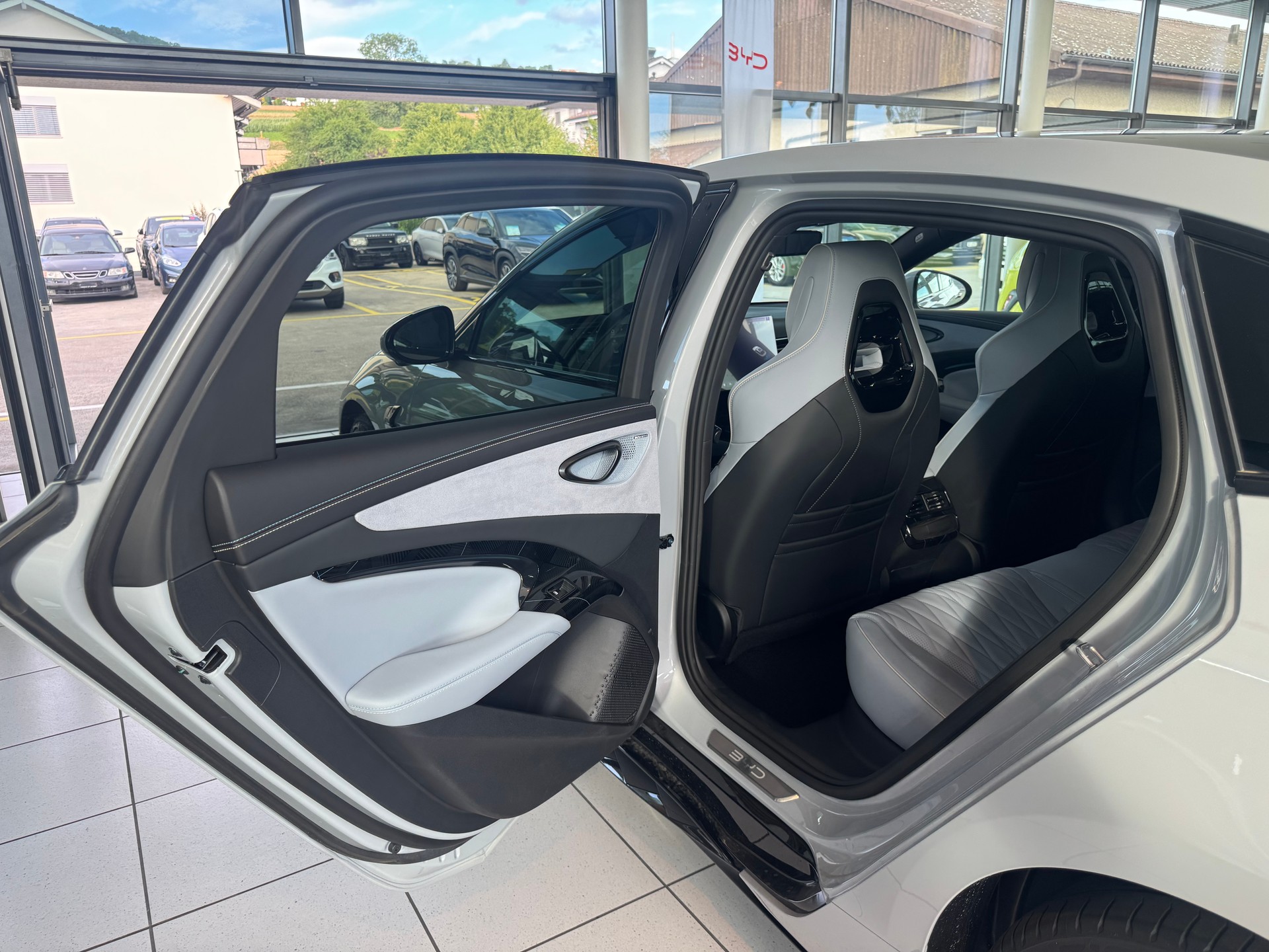 BYD Seal 82,2 kWh Excellence AWD-image-22