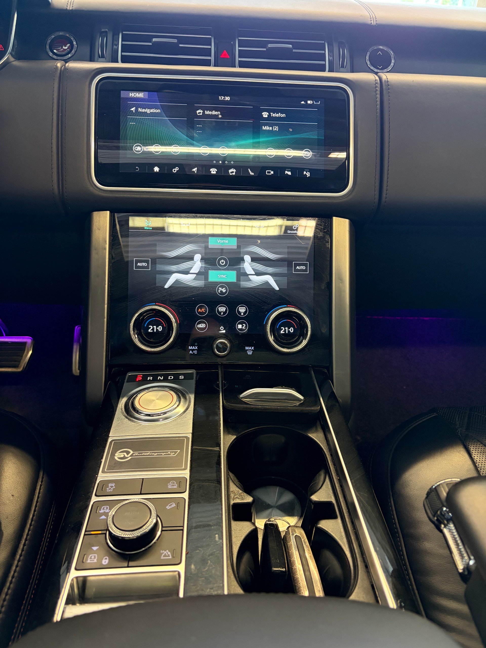 LAND ROVER Range Rover 5.0 V8 S/C SV AB Dynamic | CH | ALL BLACK | Fond Entertain 10" Multimedia | Standheiz. | Pano | HeadUp | Kühlbox |-image-14