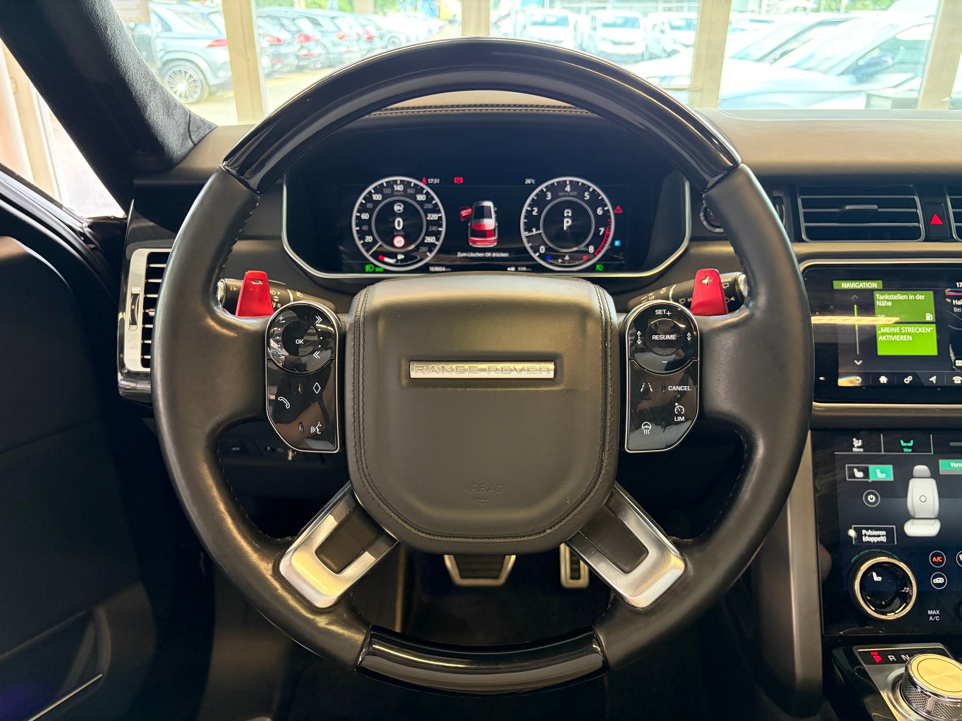LAND ROVER Range Rover 5.0 V8 S/C SV AB Dynamic | CH | ALL BLACK | Fond Entertain 10" Multimedia | Standheiz. | Pano | HeadUp | Kühlbox |-image-20