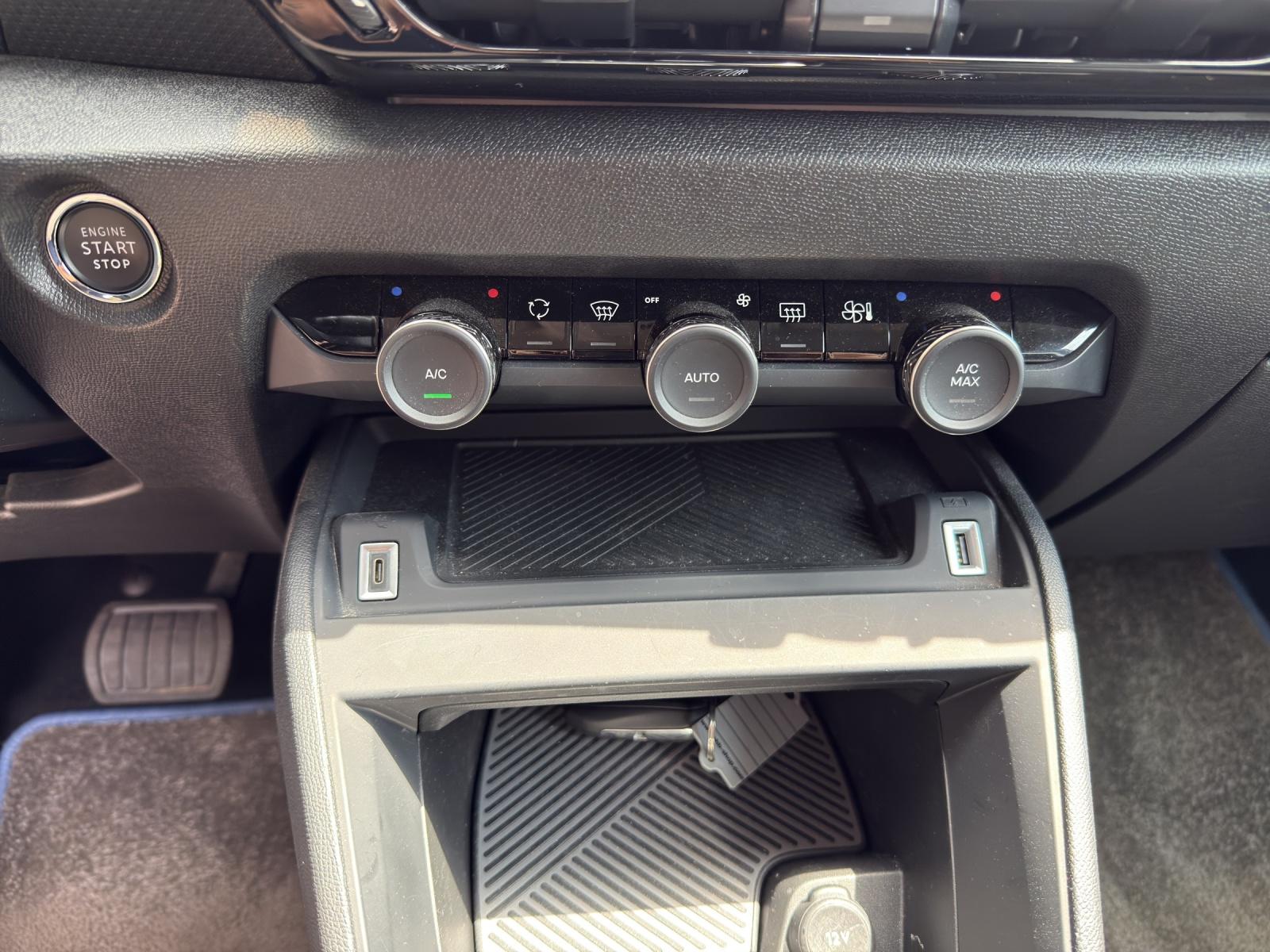CITROEN e-C4 X Shine-image-15